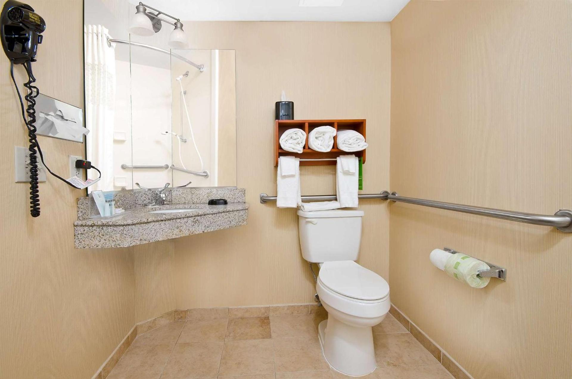 Hampton Inn Asheboro photo 25