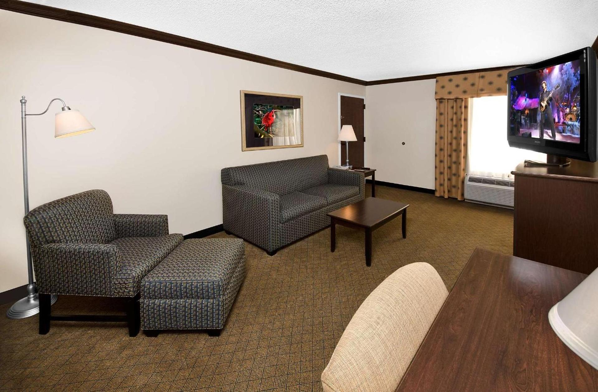 Hampton Inn Asheboro photo 16