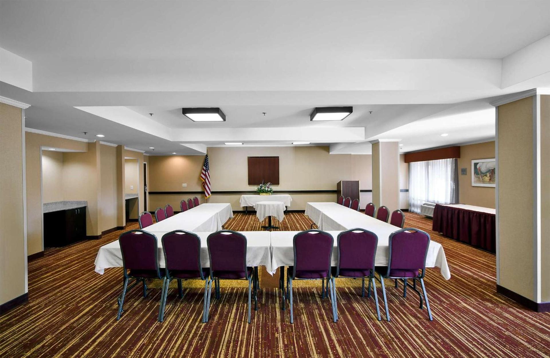 Hampton Inn Asheboro photo 9