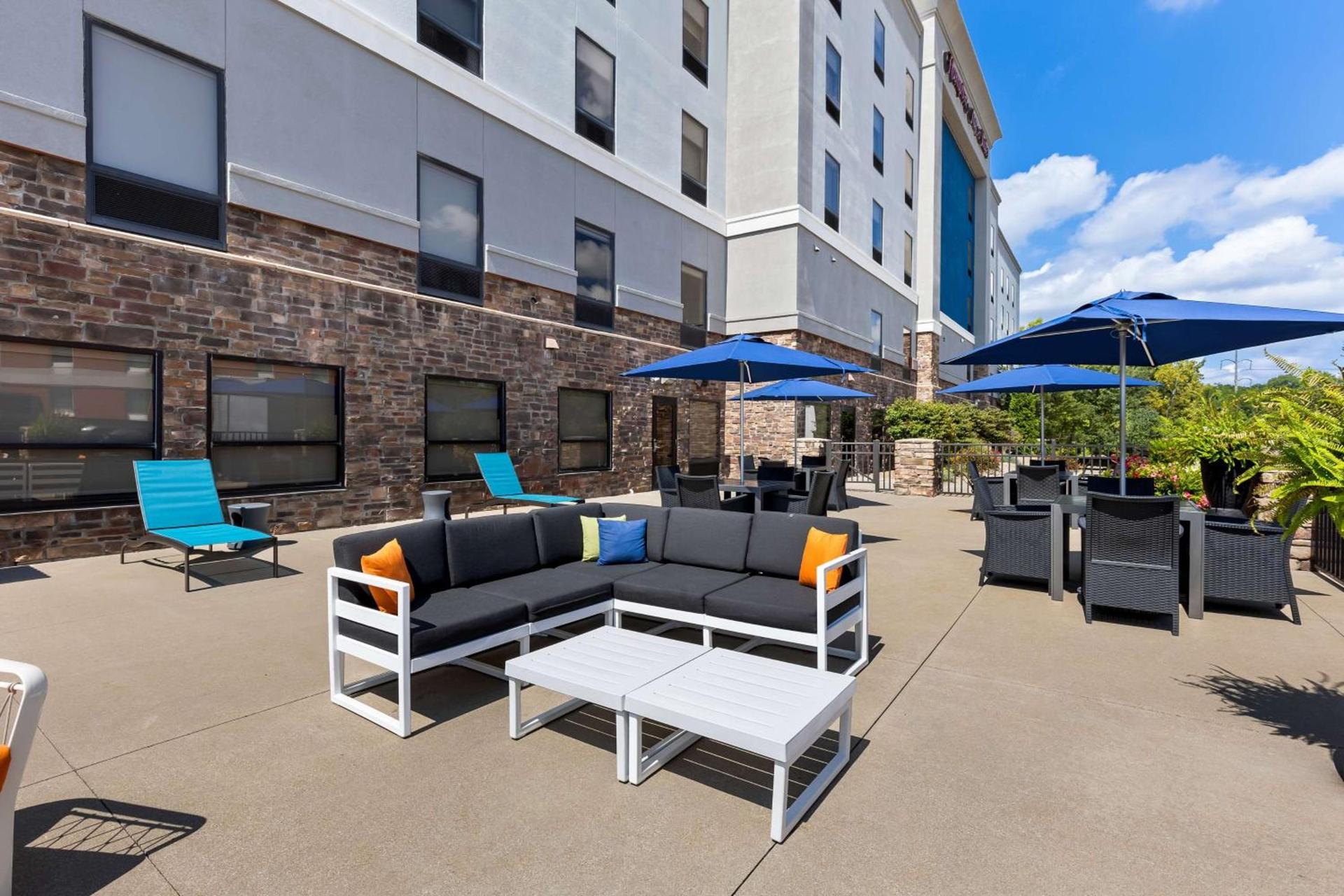 Hampton Inn & Suites Canton photo 2