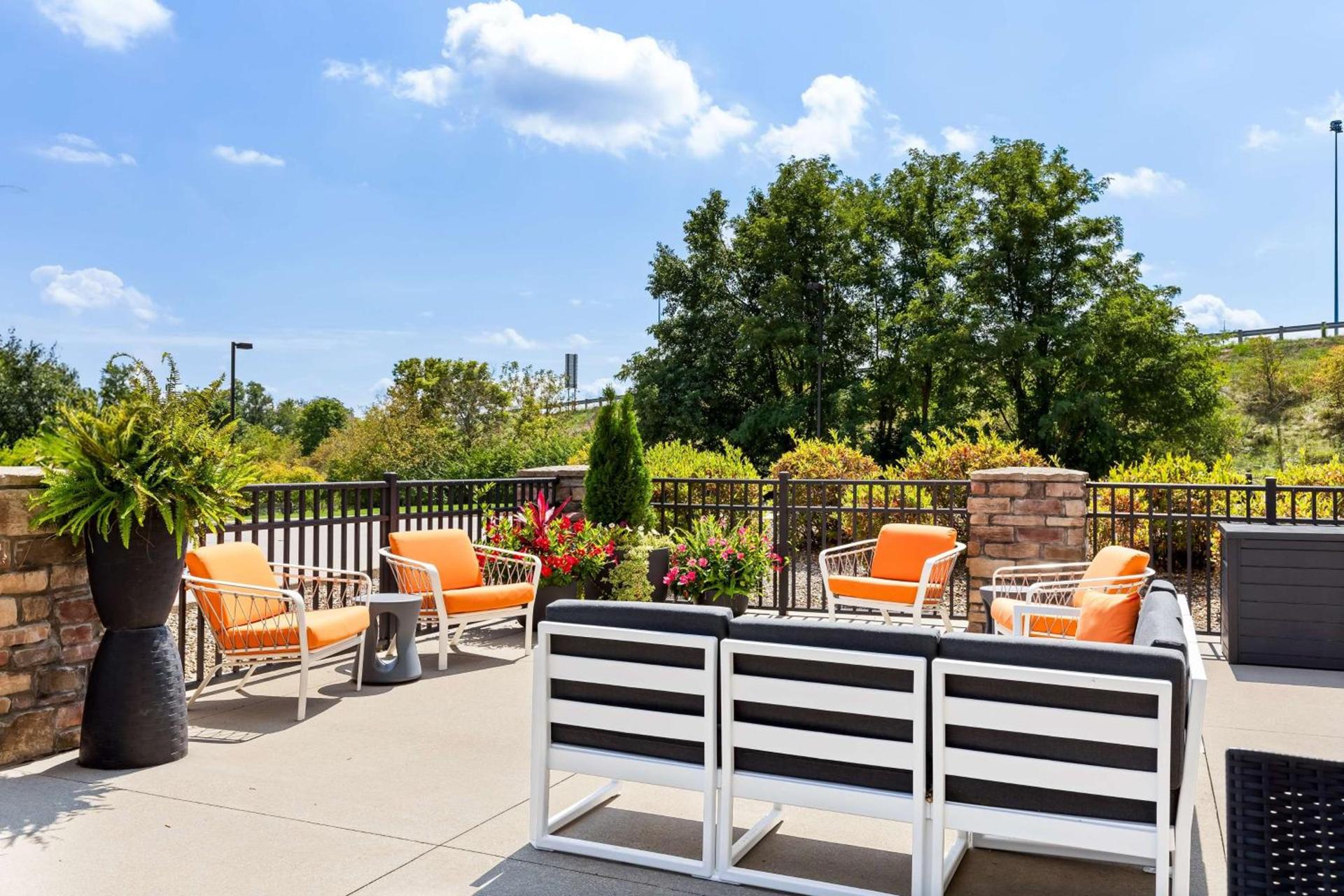 Hampton Inn & Suites Canton photo 3
