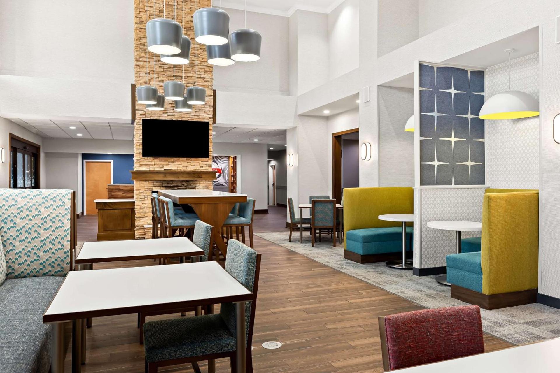 Hampton Inn & Suites Canton photo 11