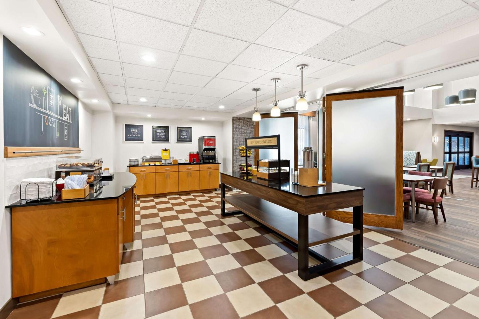 Hampton Inn & Suites Canton photo 13