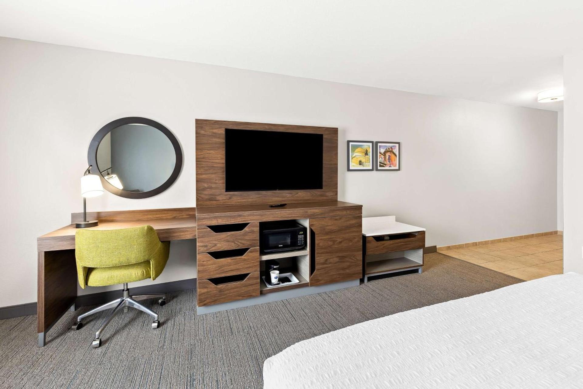 Hampton Inn & Suites Canton photo 16