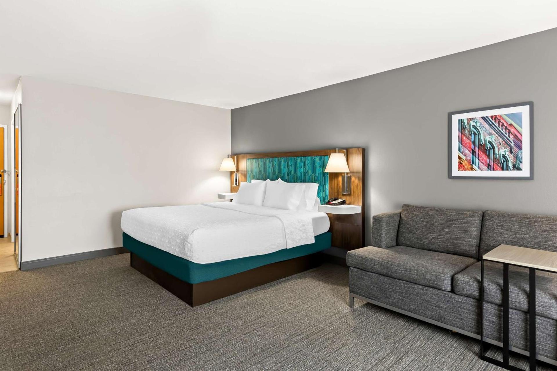 Hampton Inn & Suites Canton photo 18