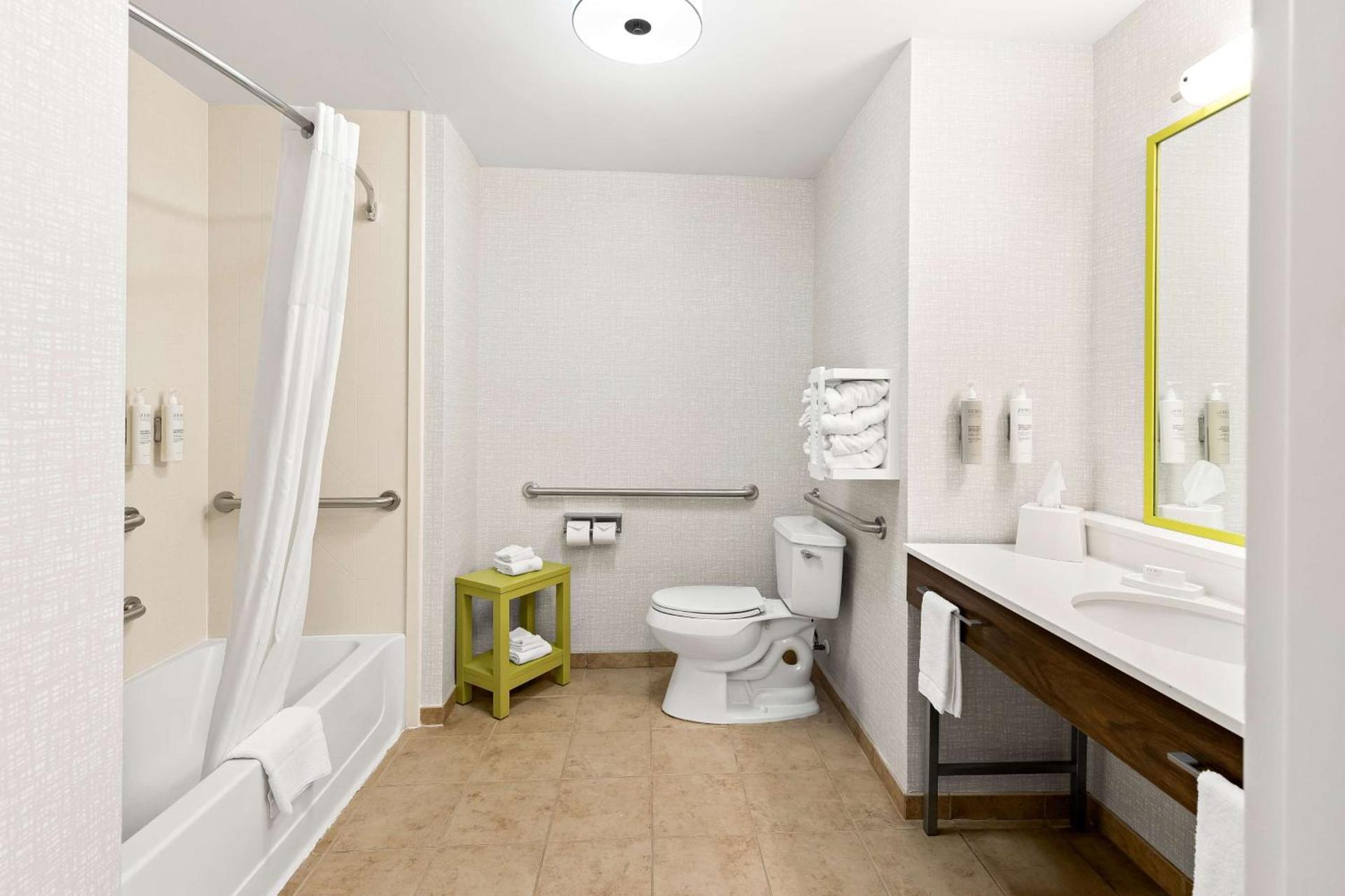 Hampton Inn & Suites Canton photo 19