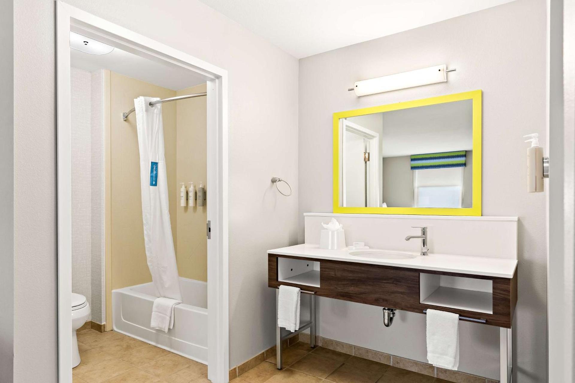 Hampton Inn & Suites Canton photo 24