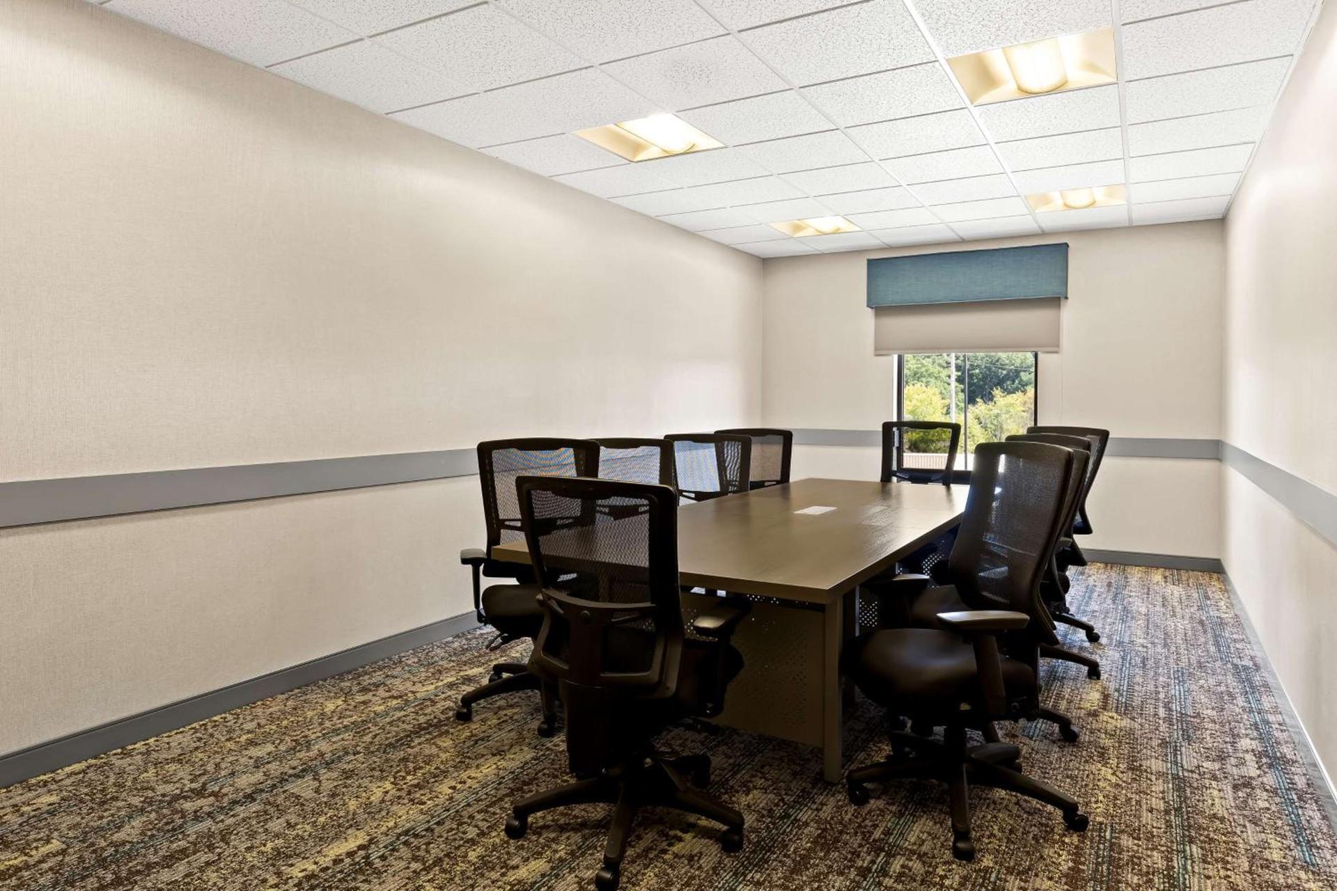 Hampton Inn & Suites Canton photo 33