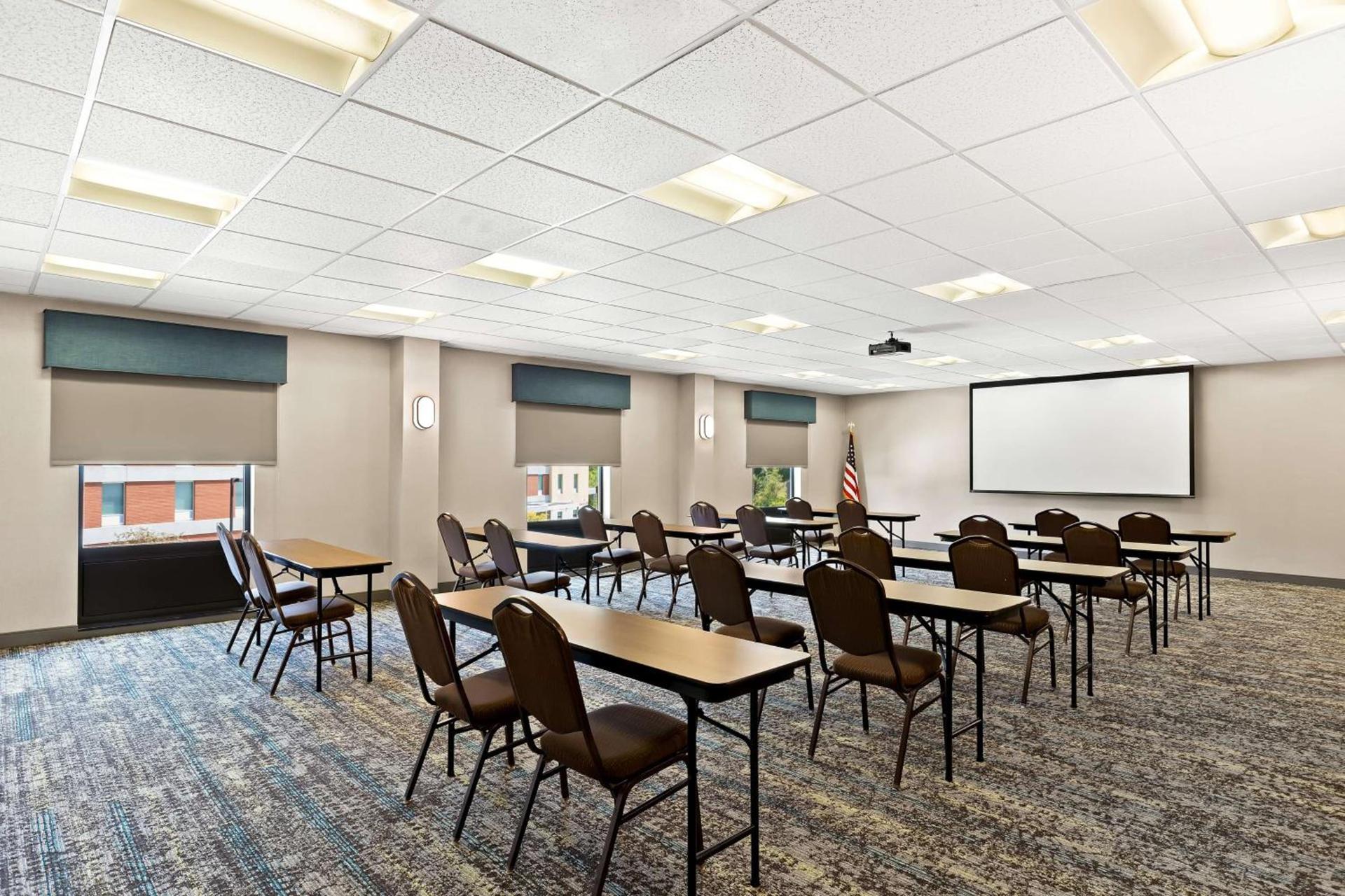 Hampton Inn & Suites Canton photo 34