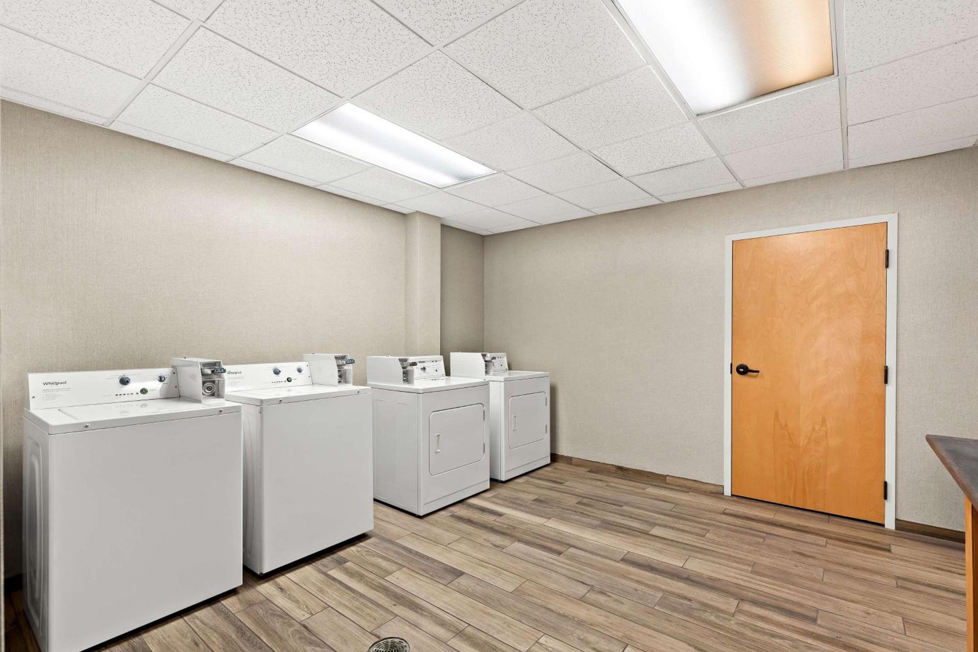 Hampton Inn & Suites Canton photo 37