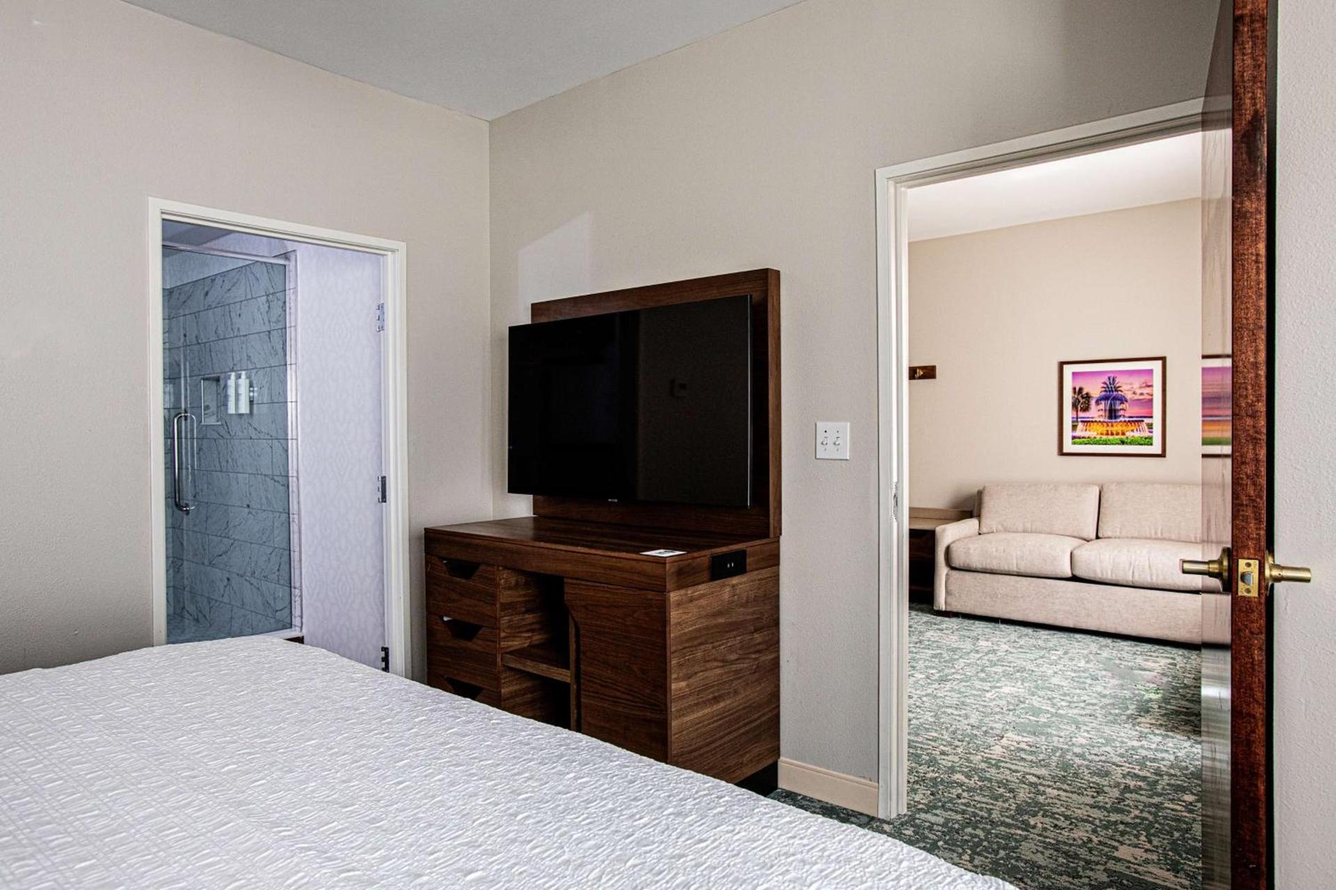 Hampton Inn & Suites Charleston-West Ashley photo 28