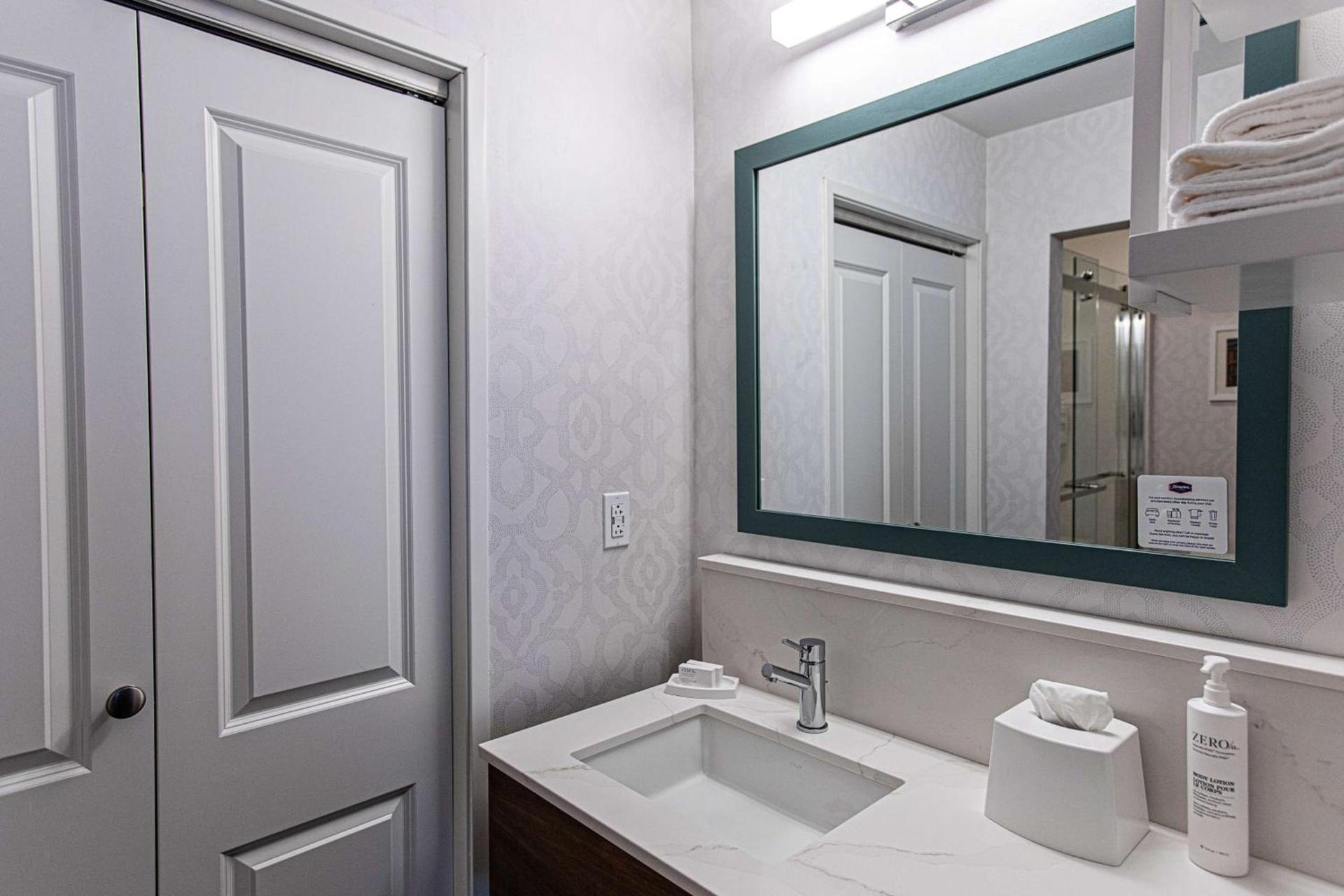 Hampton Inn & Suites Charleston-West Ashley photo 32