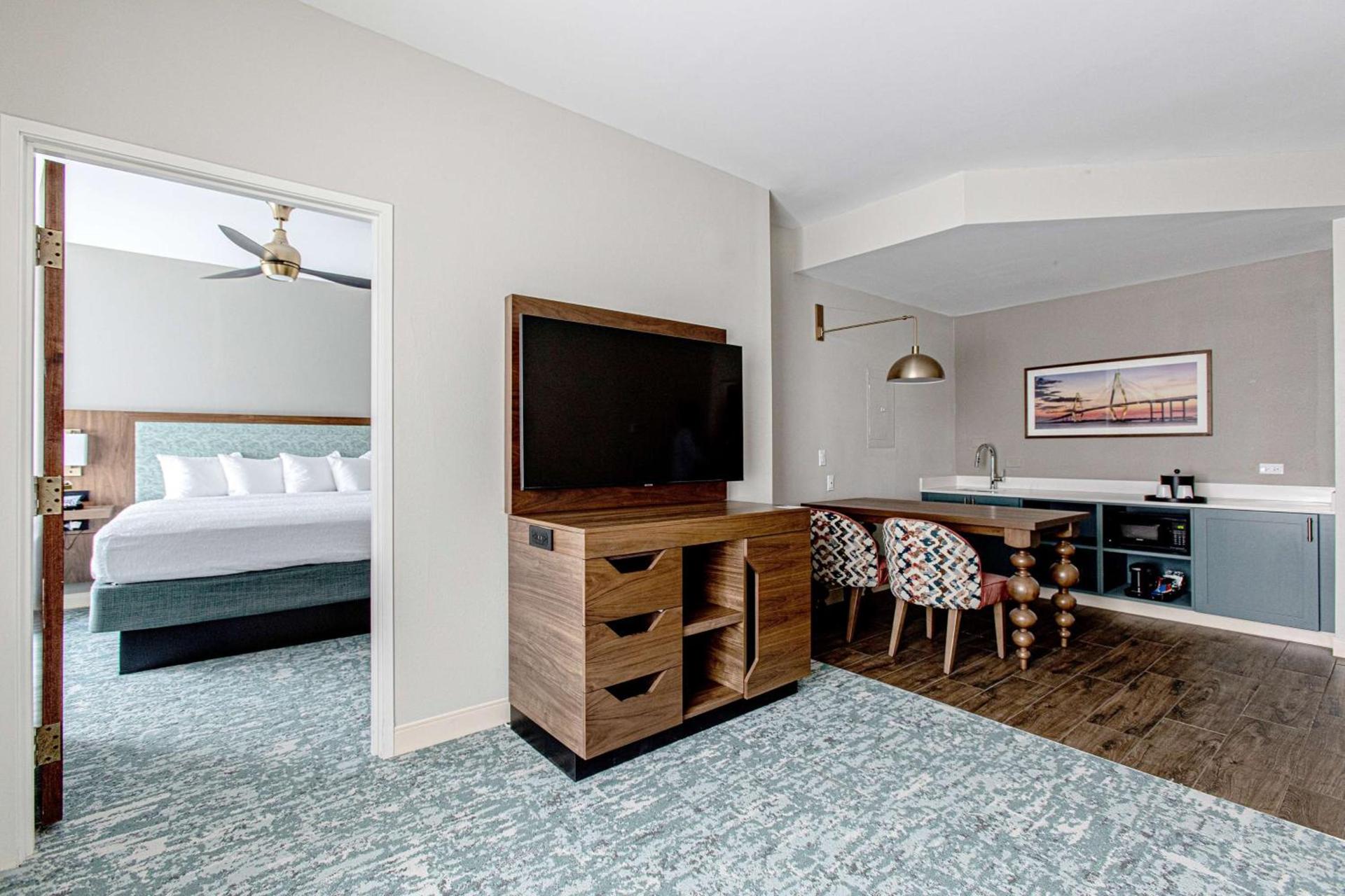 Hampton Inn & Suites Charleston-West Ashley photo 36