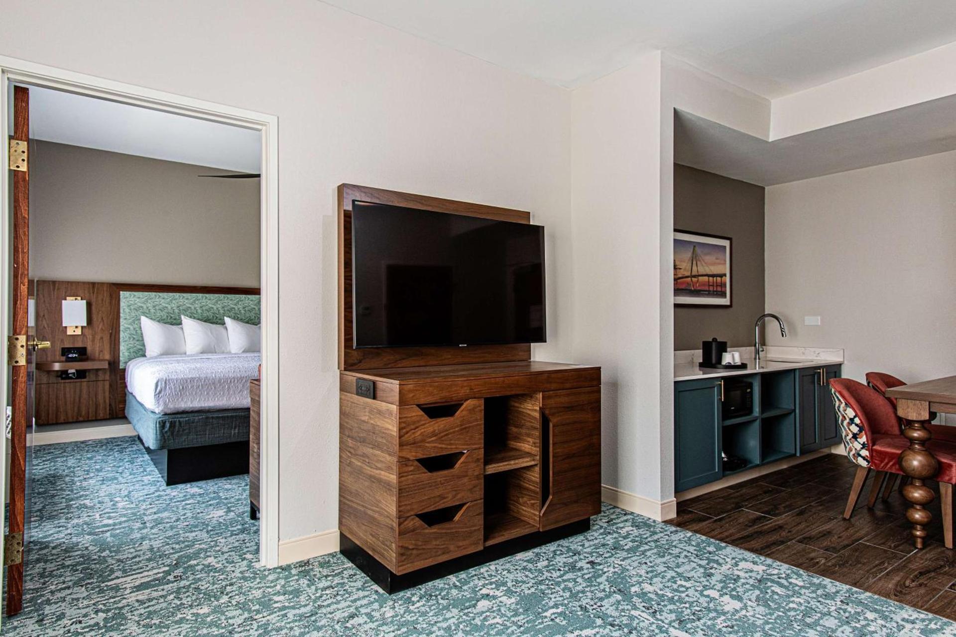 Hampton Inn & Suites Charleston-West Ashley photo 41