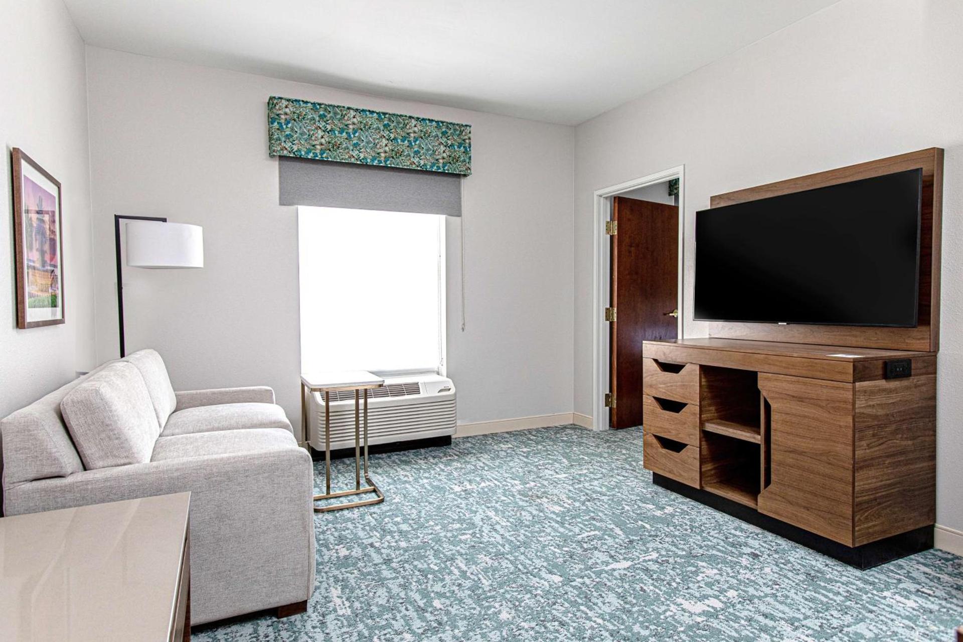 Hampton Inn & Suites Charleston-West Ashley photo 43