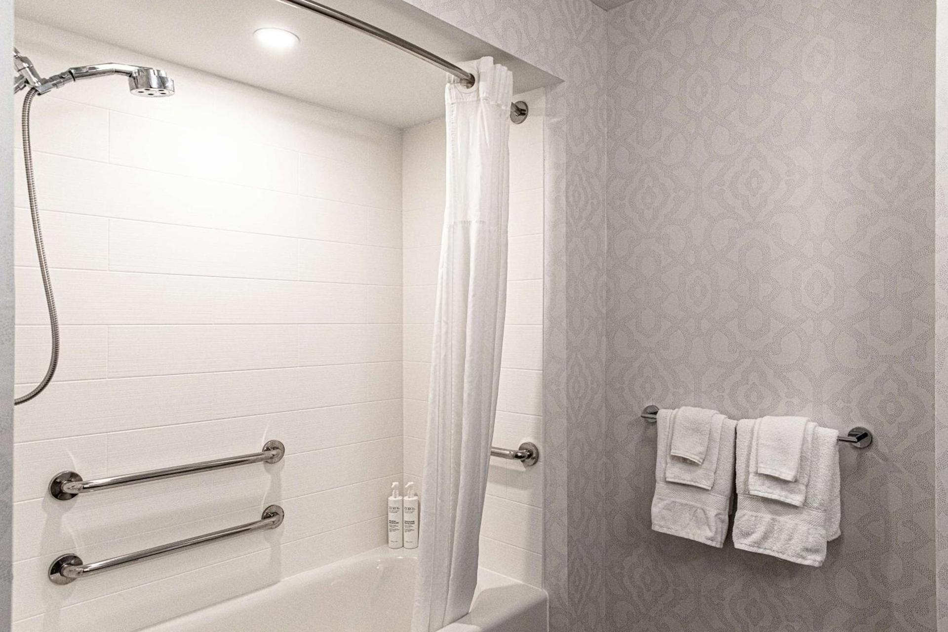 Hampton Inn & Suites Charleston-West Ashley photo 47