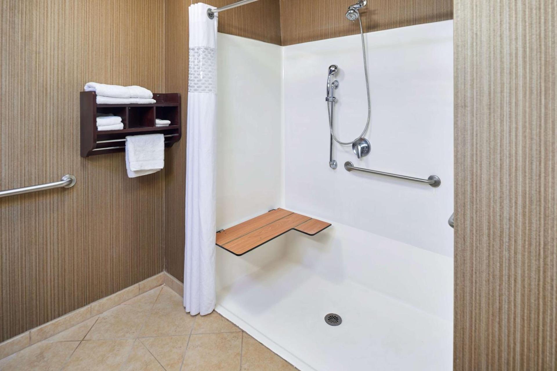 Hampton Inn & Suites Longview North photo 14