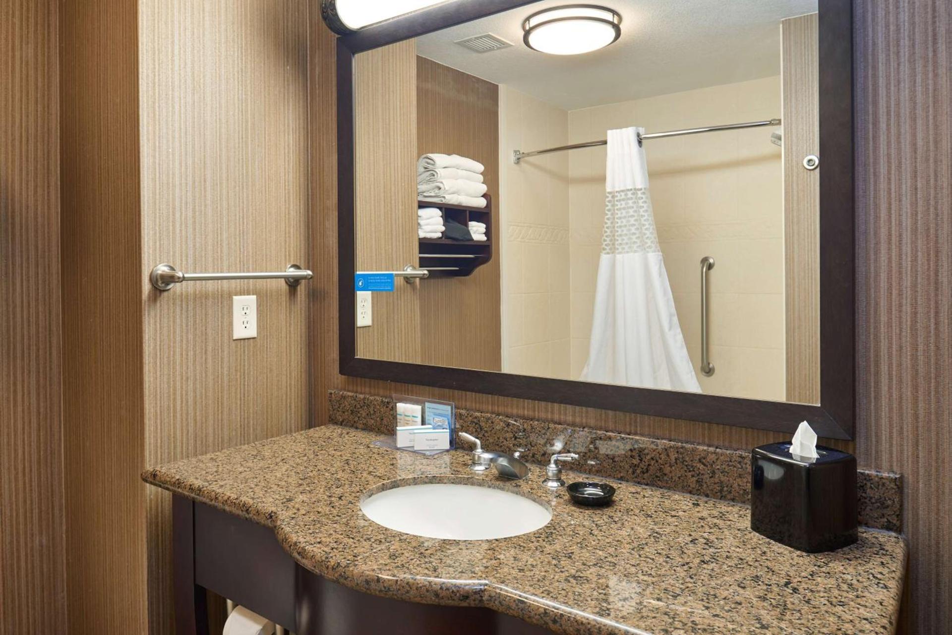 Hampton Inn & Suites Longview North photo 17
