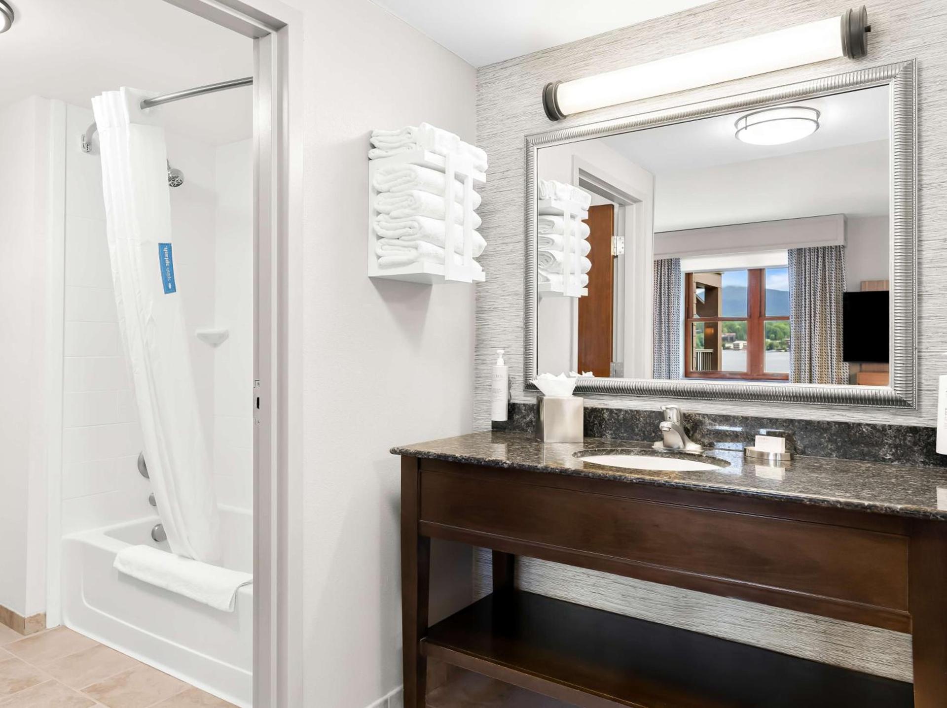 Hampton Inn & Suites Lake Placid photo 30