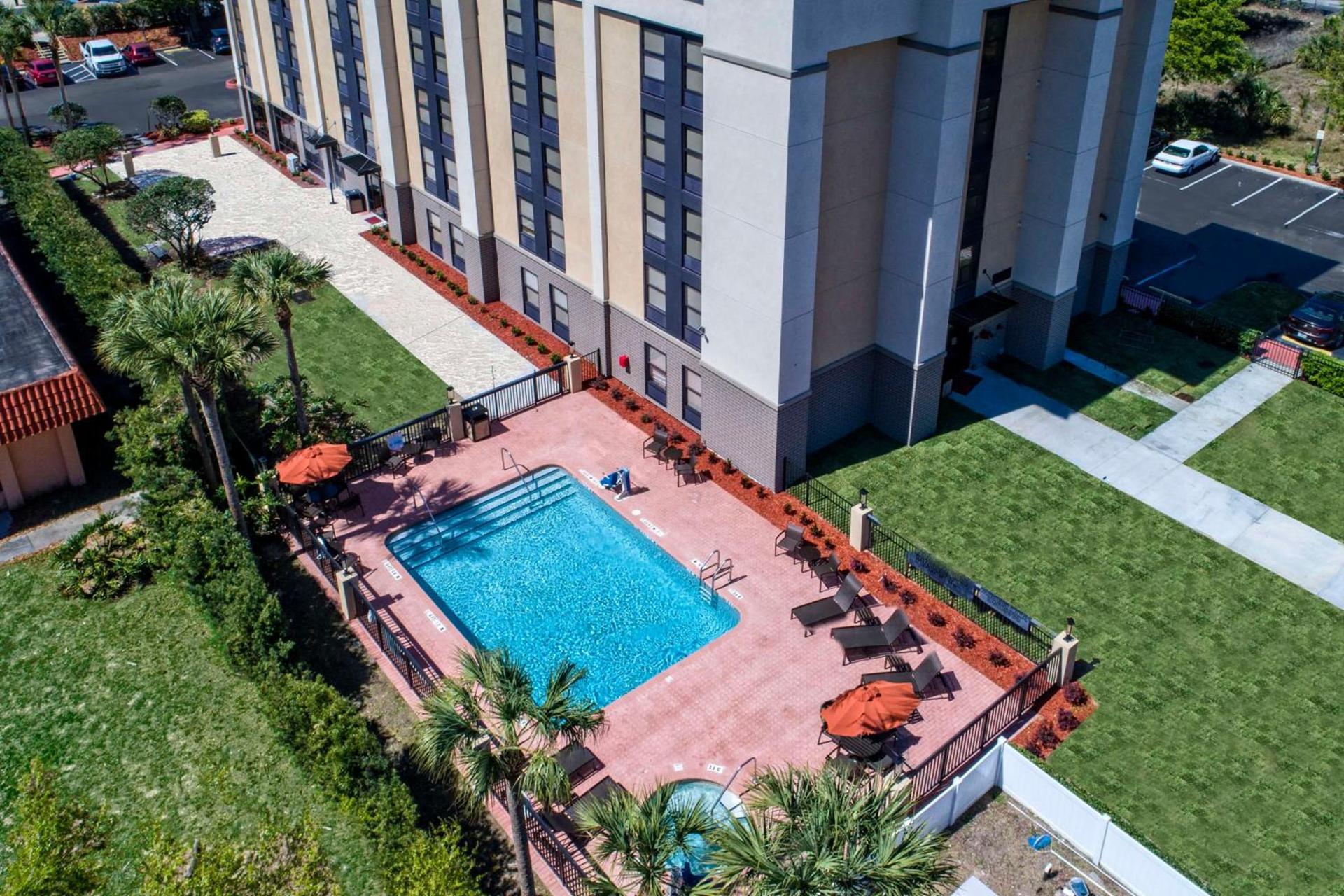 Hampton Inn Orlando-Maingate South photo 8