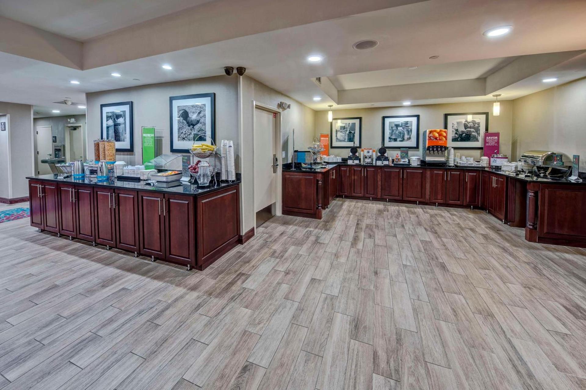 Hampton Inn Orlando-Maingate South photo 11