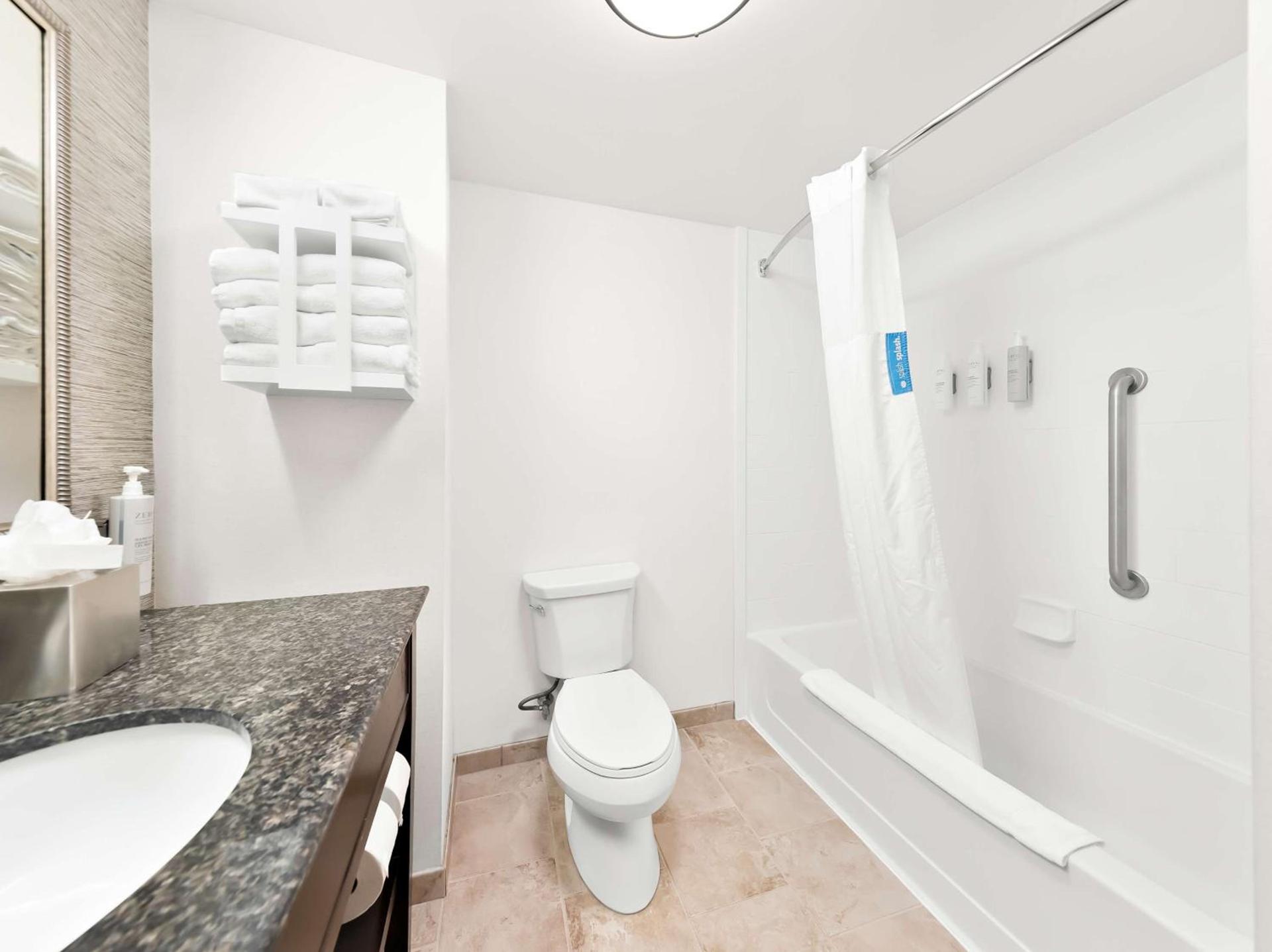 Hampton Inn & Suites Lake Placid photo 55