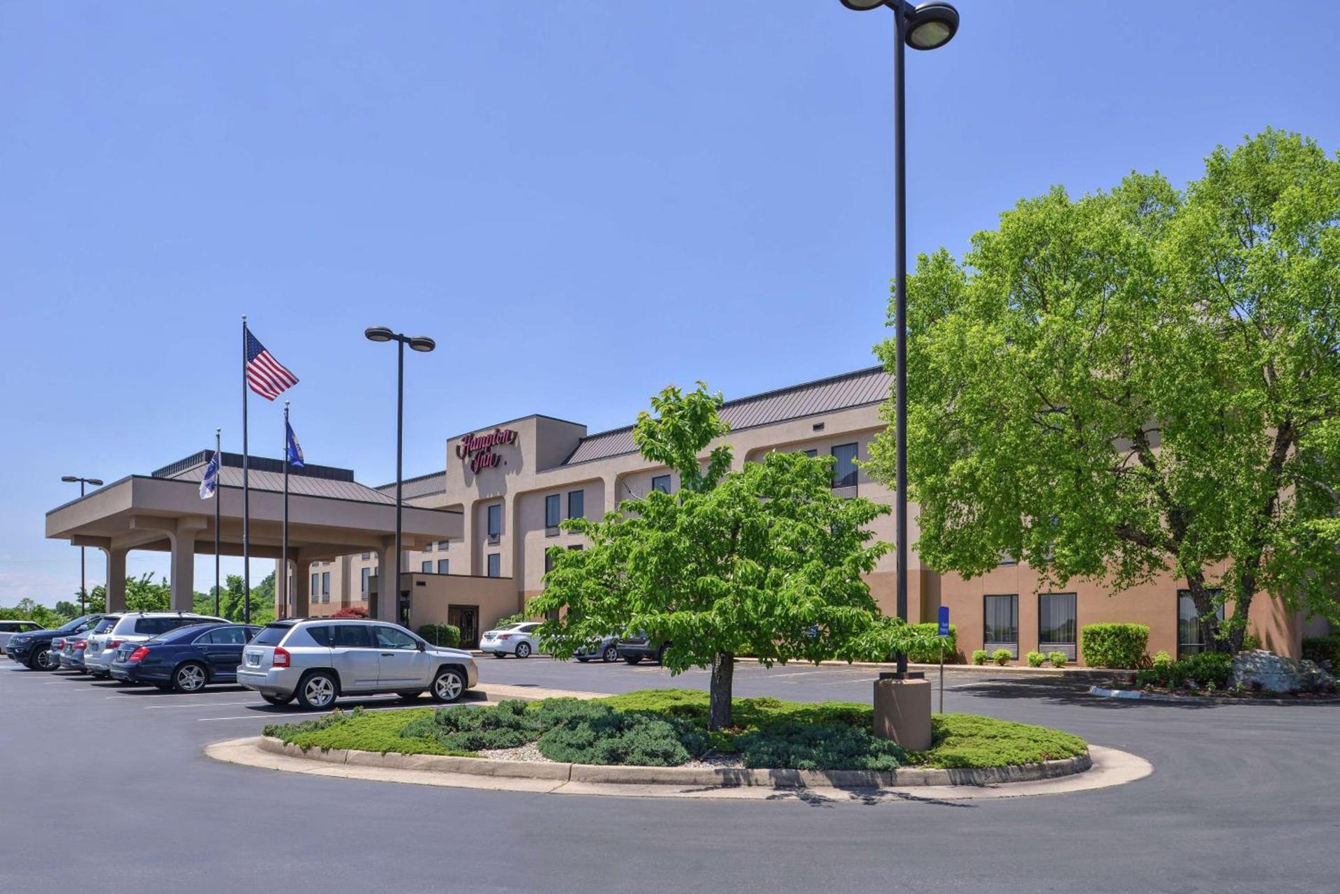 Hampton Inn Staunton photo 2