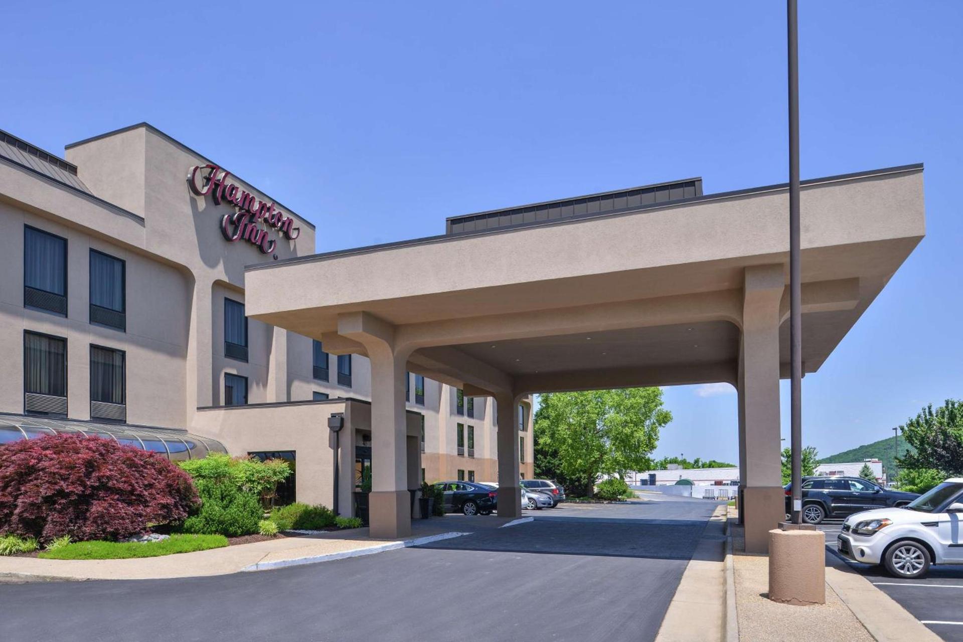 Hampton Inn Staunton photo 4