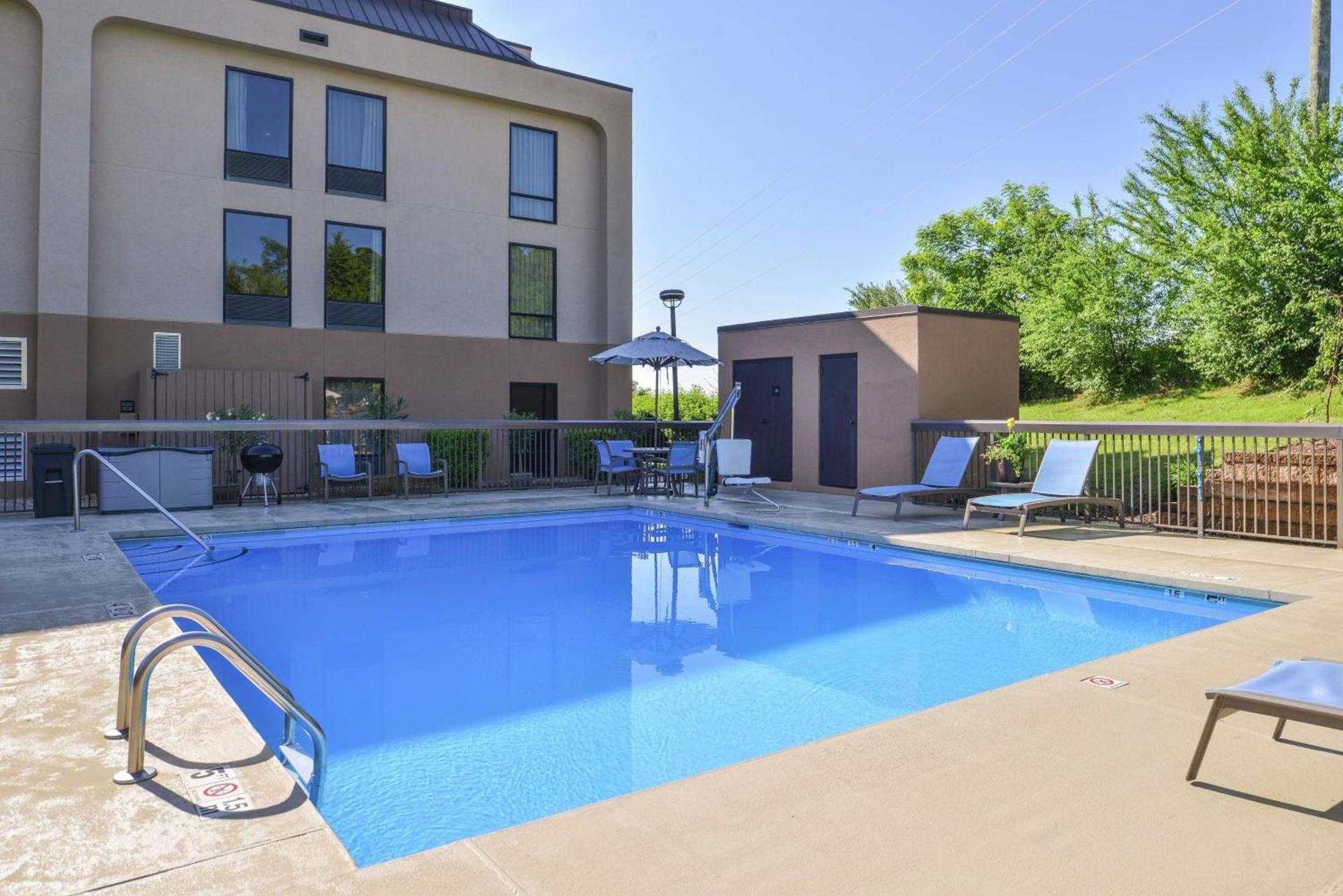 Hampton Inn Staunton photo 6