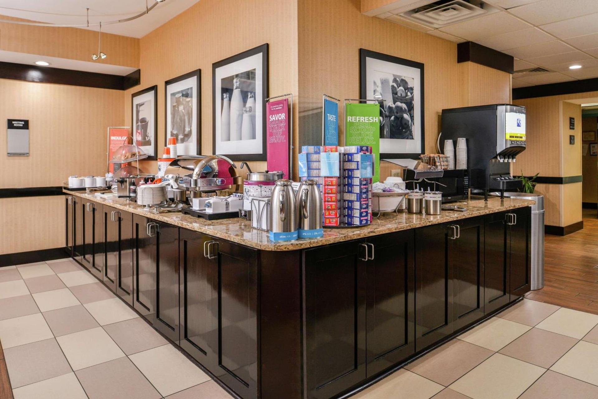 Hampton Inn Staunton photo 9