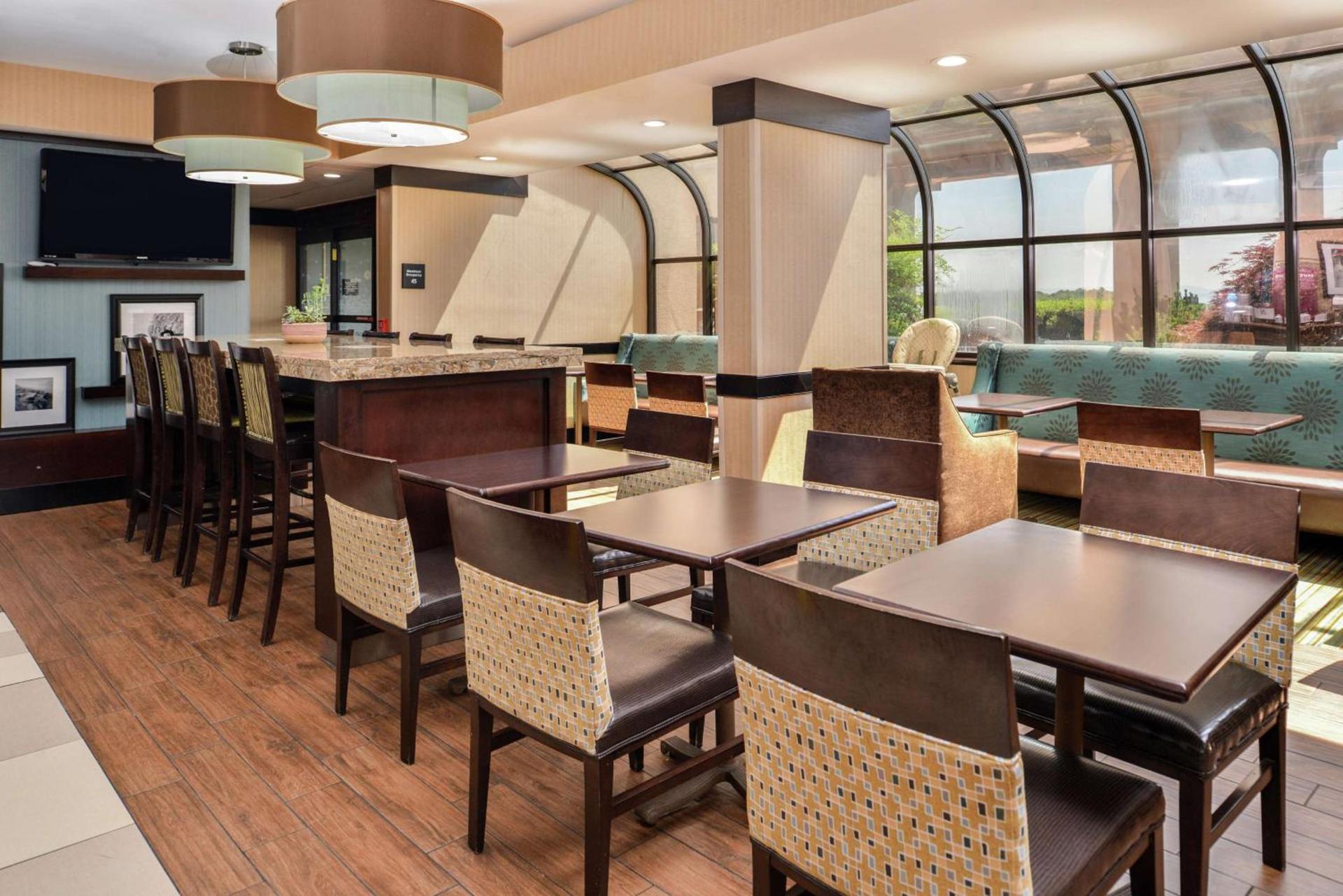 Hampton Inn Staunton photo 11