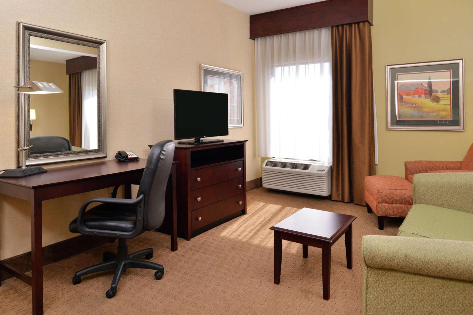 Hampton Inn Staunton photo 13