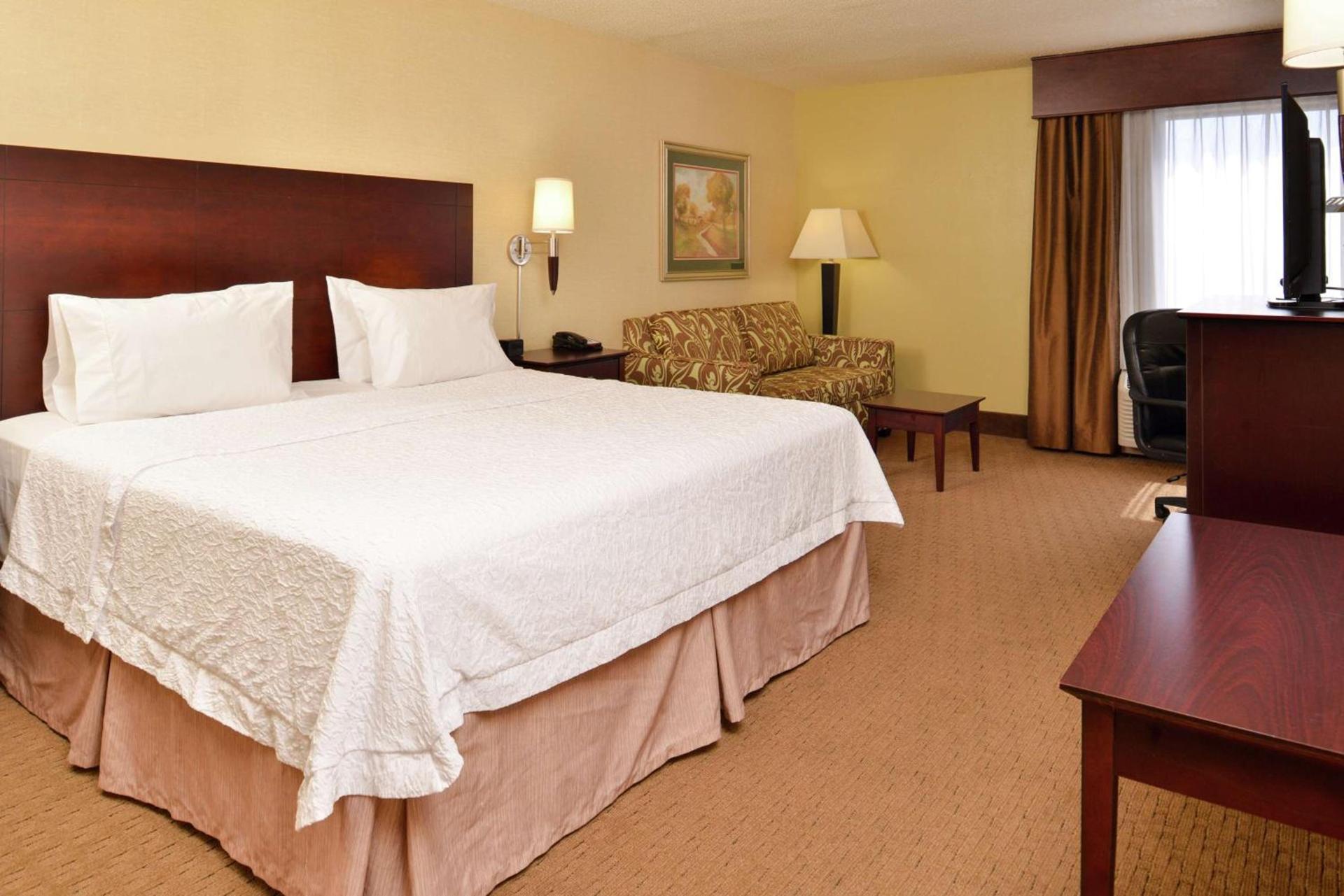 Hampton Inn Staunton photo 17