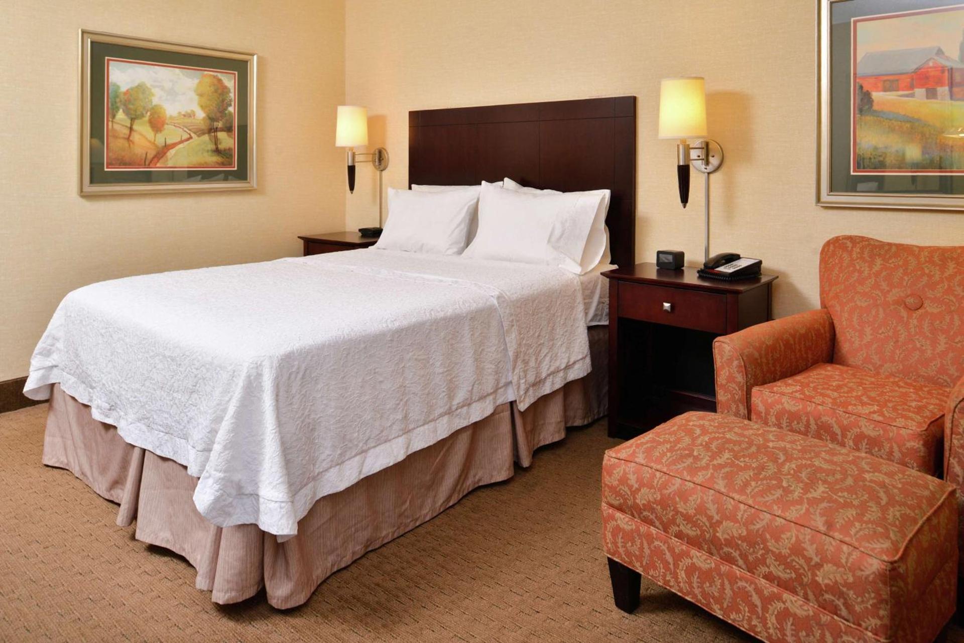 Hampton Inn Staunton photo 21