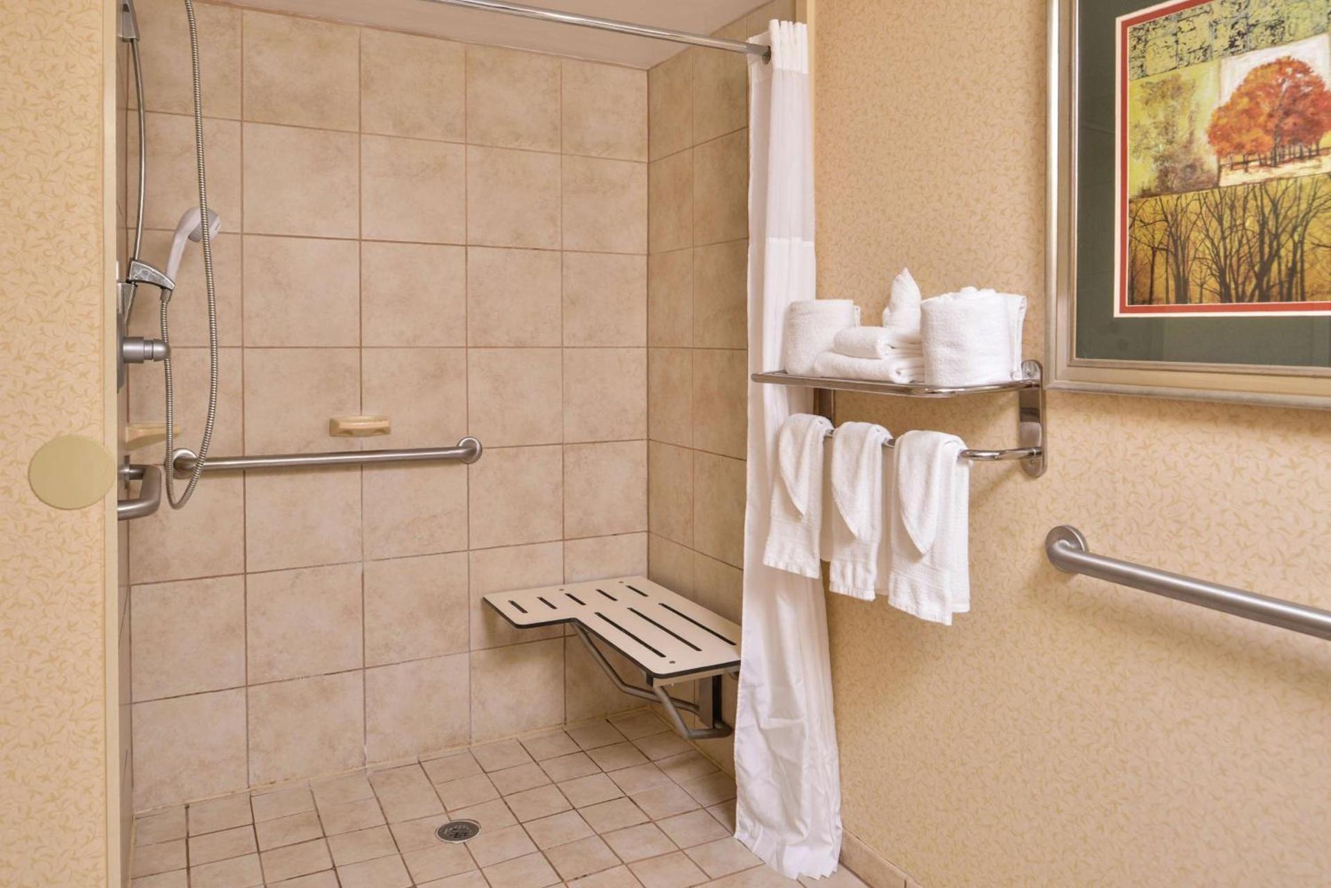 Hampton Inn Staunton photo 22