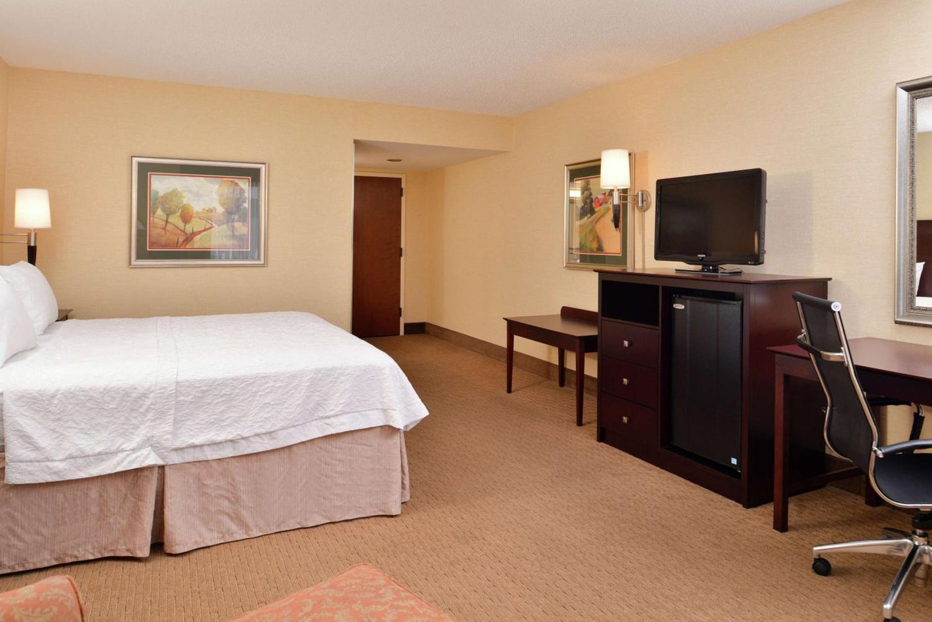 Hampton Inn Staunton photo 23
