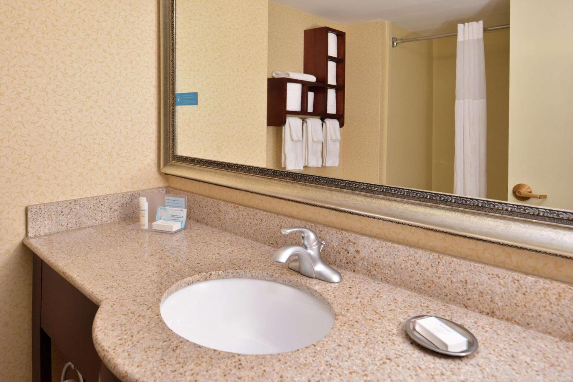 Hampton Inn Staunton photo 25