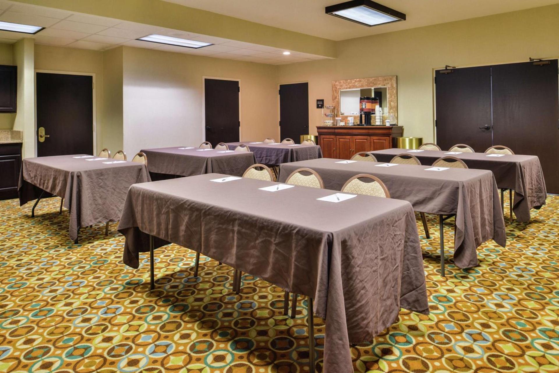 Hampton Inn Staunton photo 26