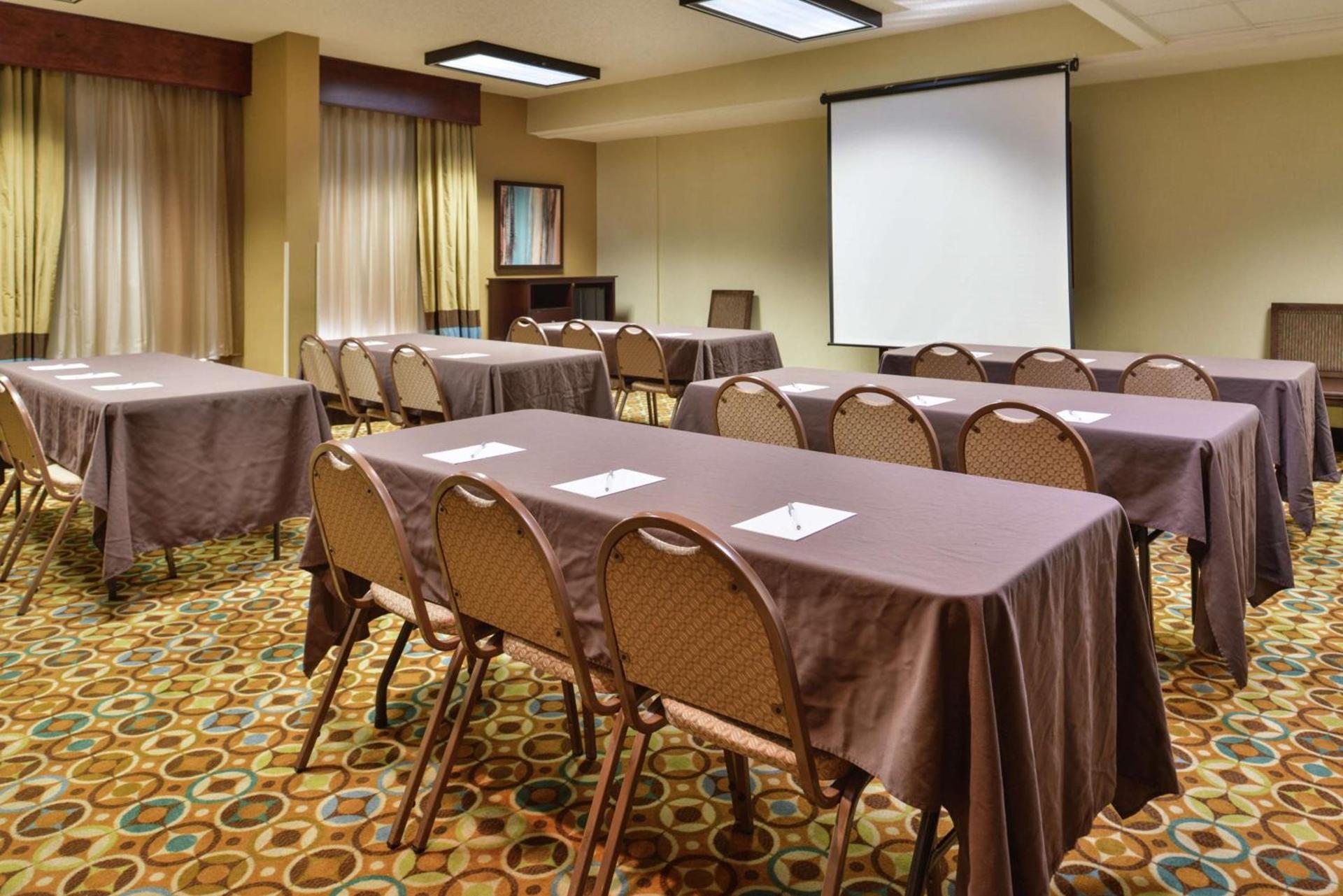 Hampton Inn Staunton photo 27