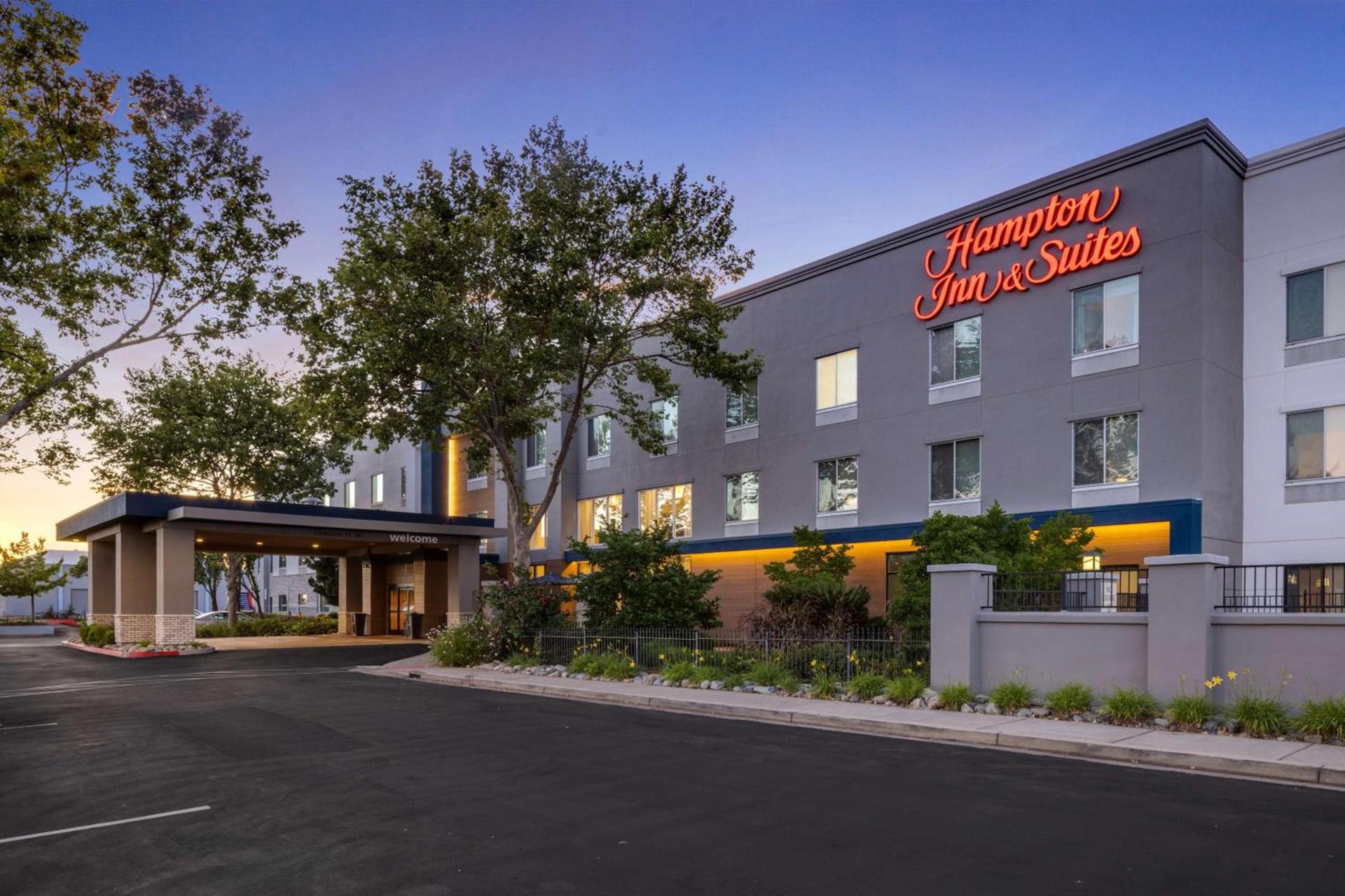 Hampton Inn & Suites Yuba City photo 2