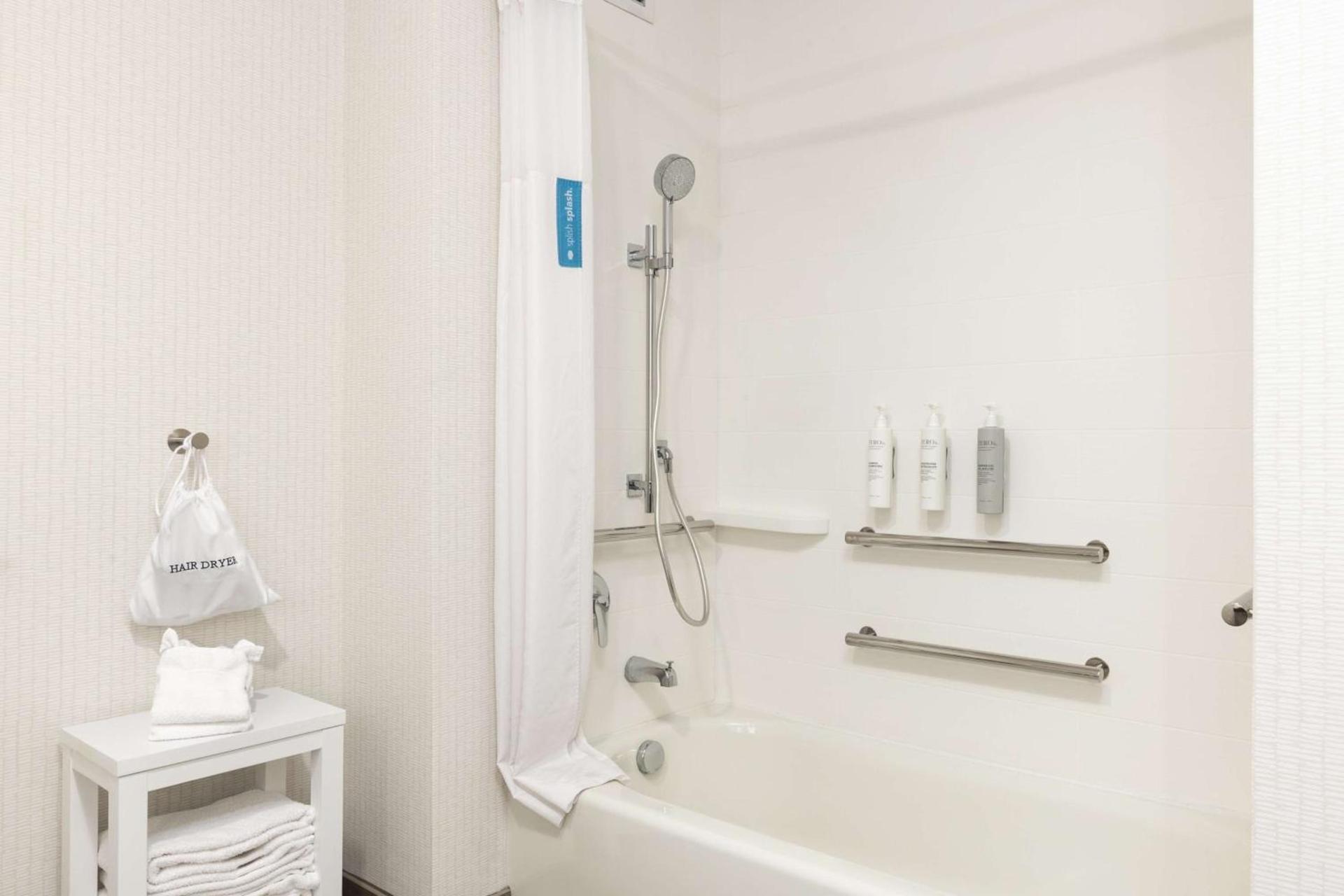 Hampton Inn & Suites Yuba City photo 20