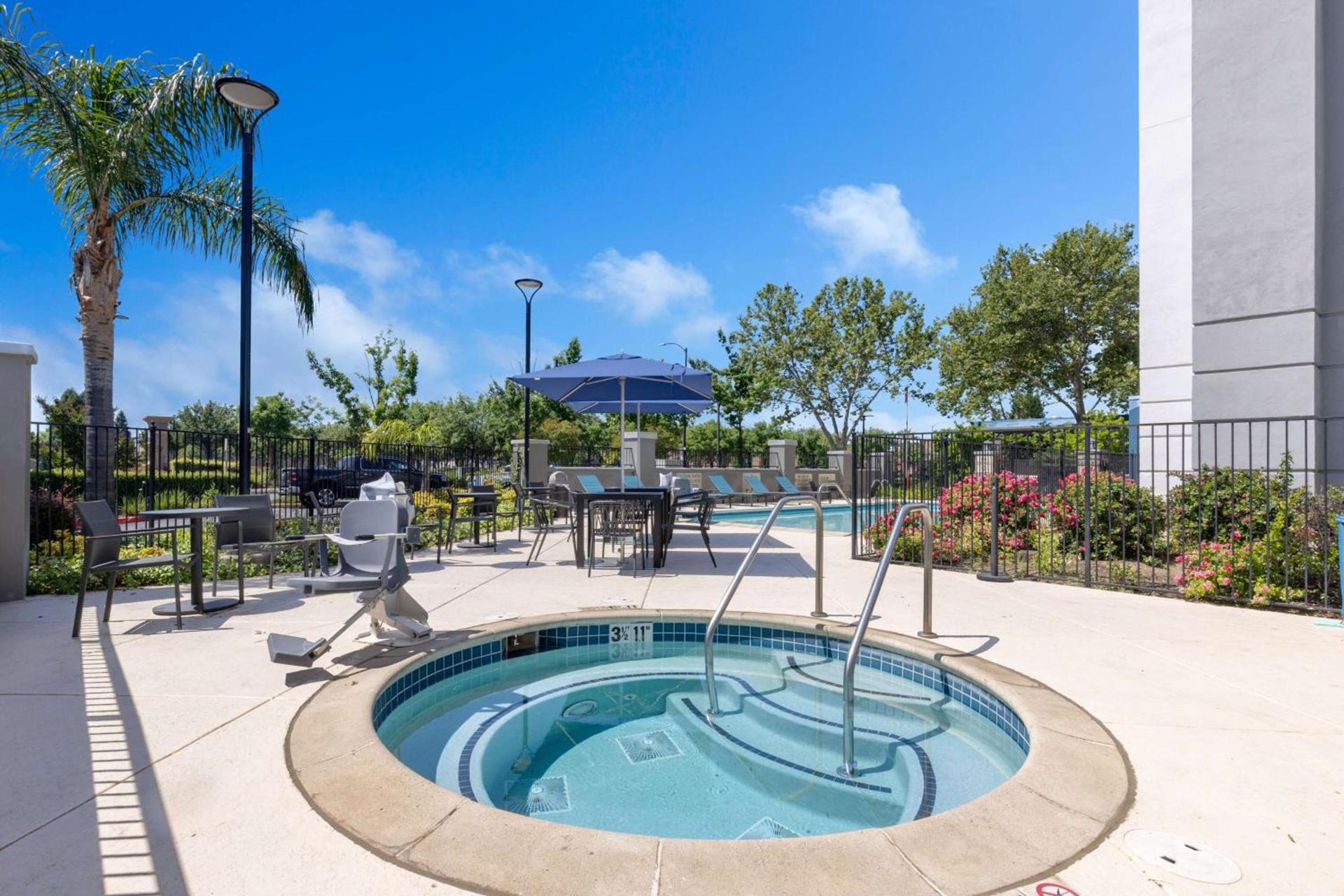 Hampton Inn & Suites Yuba City photo 28