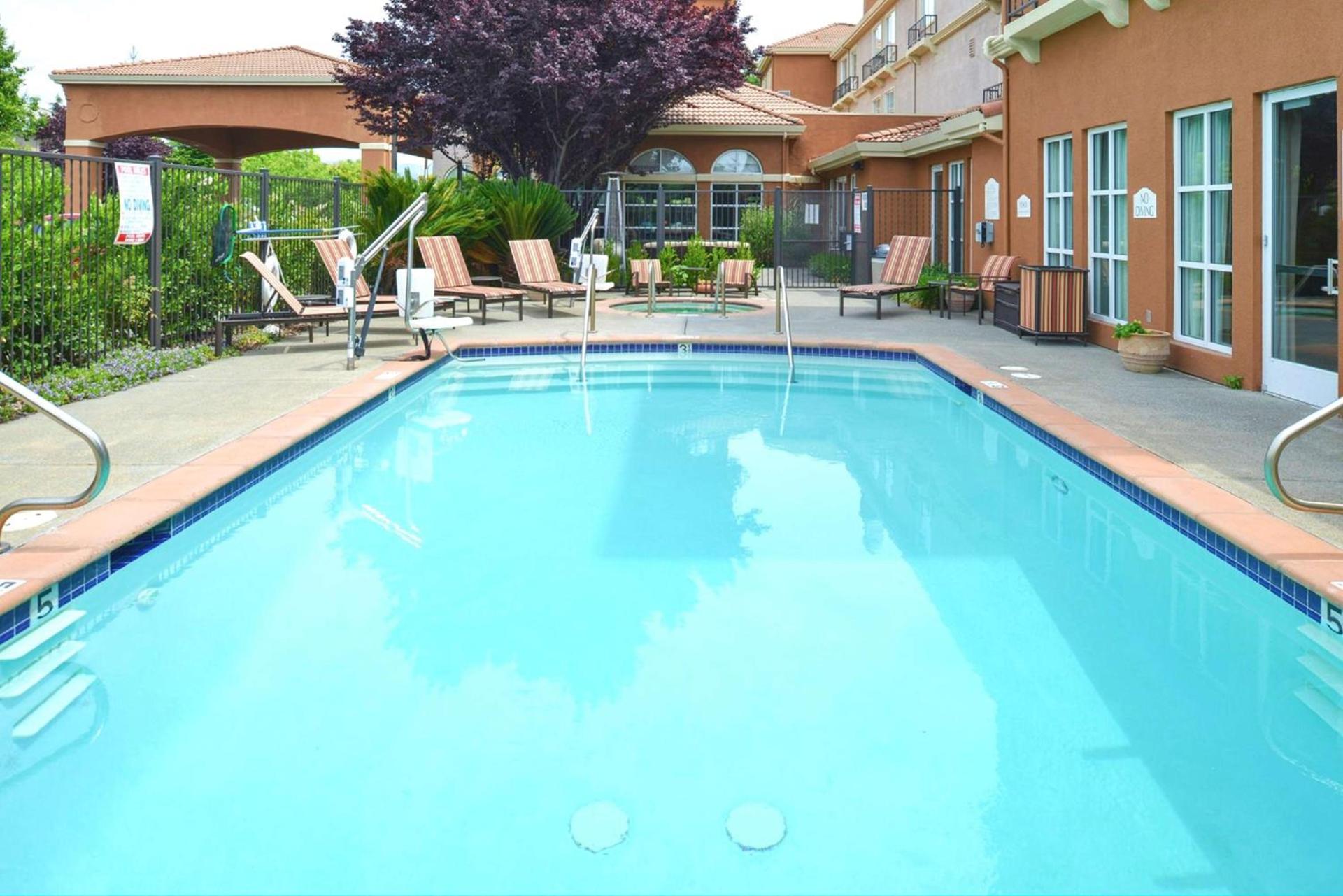 Hilton Garden Inn Napa photo 16