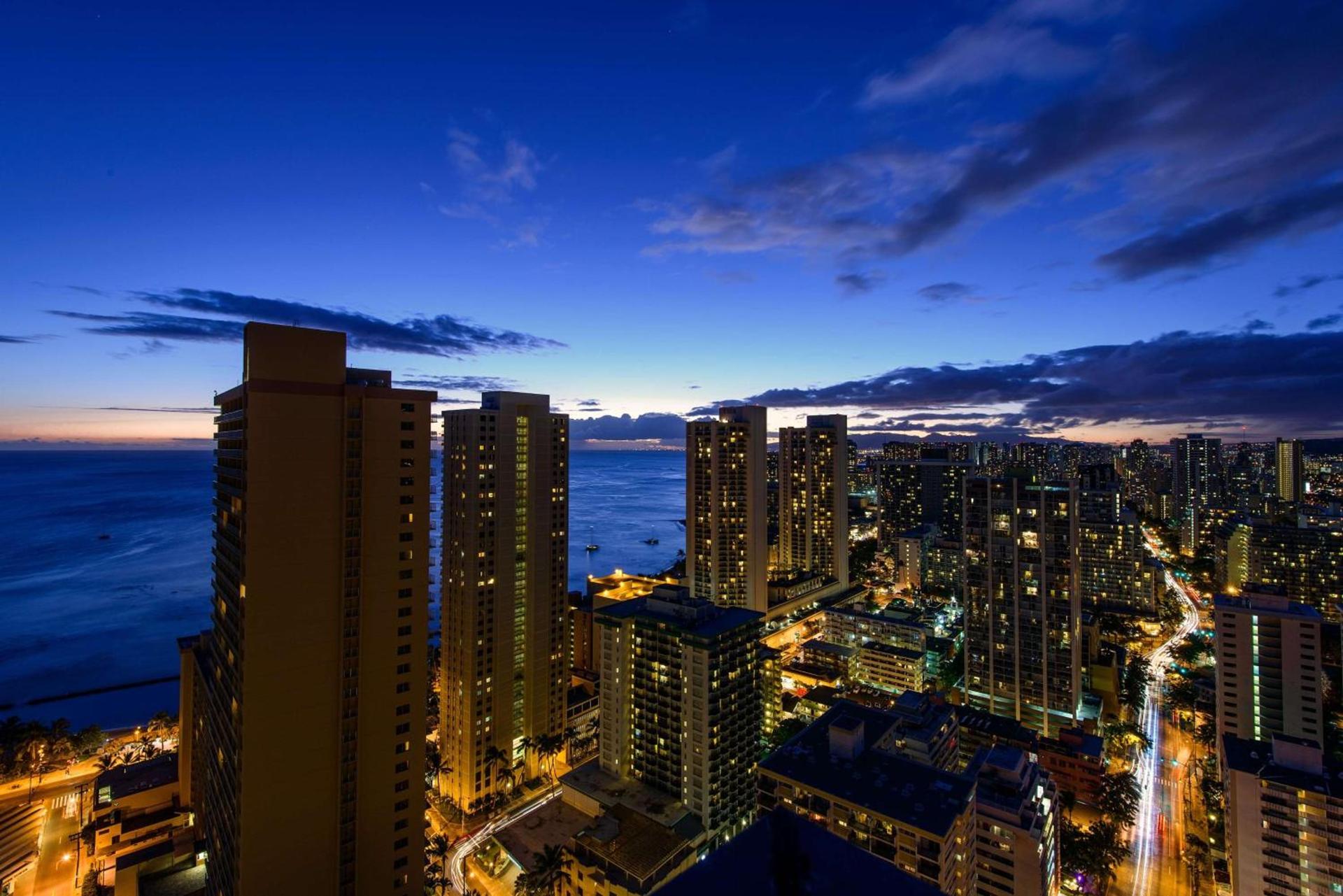 Hilton Waikiki Beach Resort & Spa photo 8