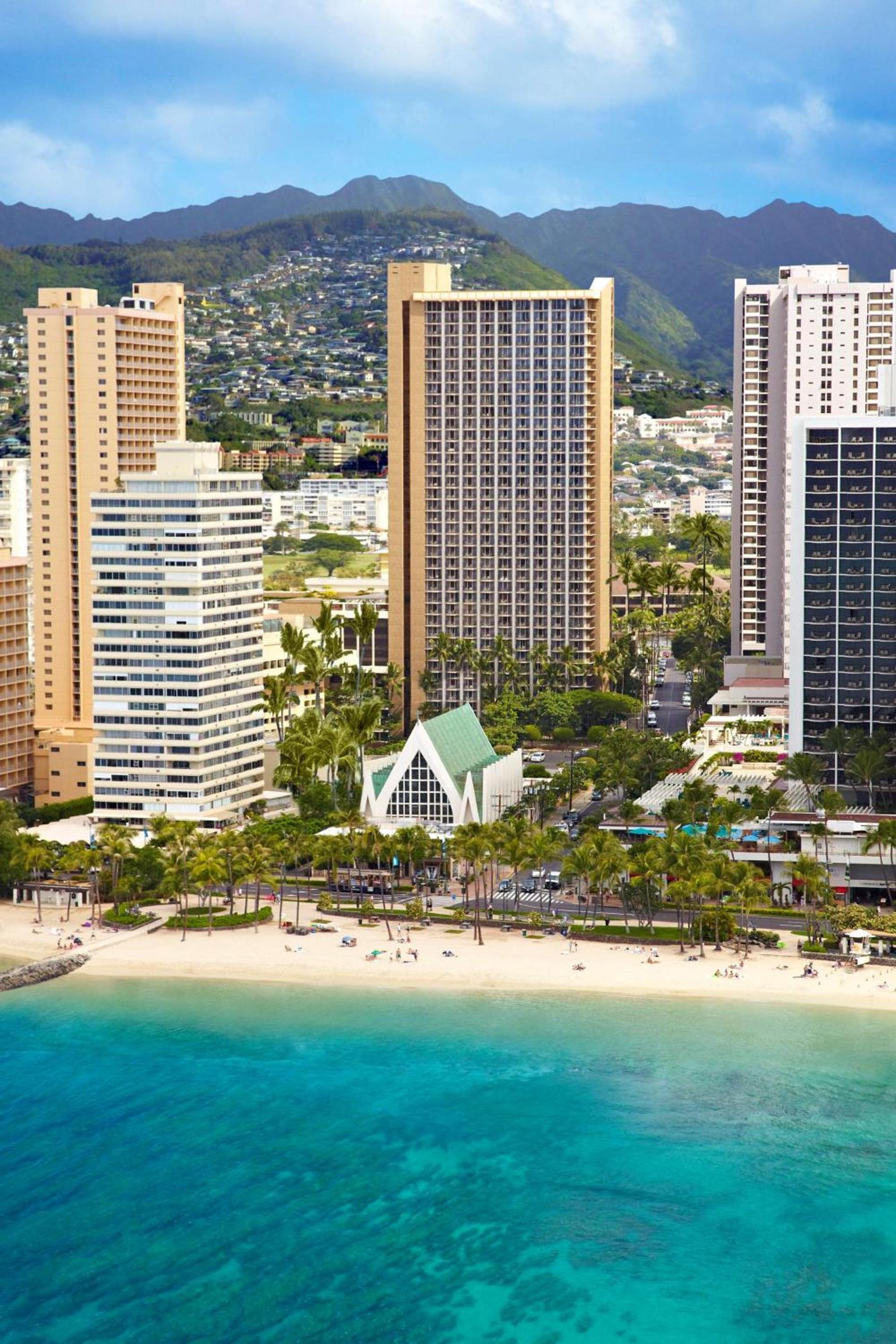 Hilton Waikiki Beach Resort & Spa photo 9