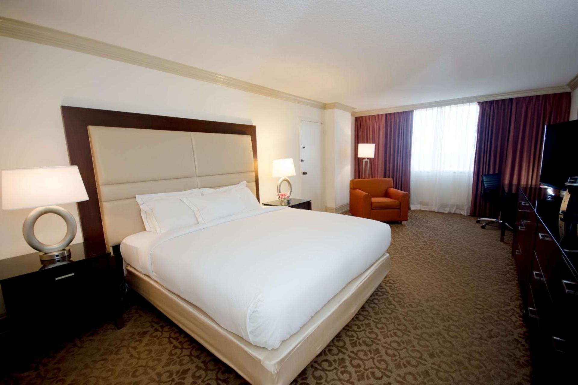 Hilton Palm Beach PBI photo 39