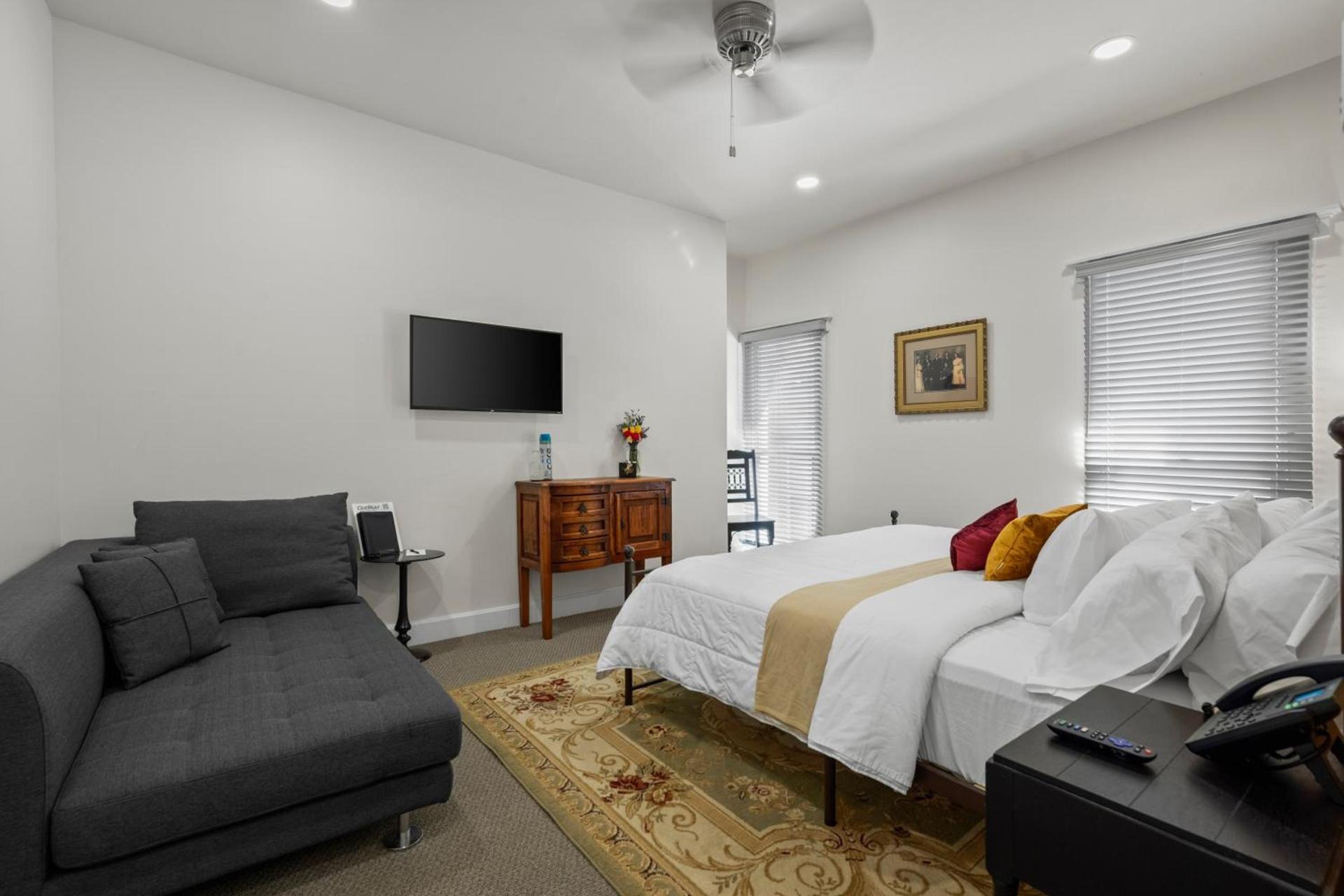 Club Hotel photo 26