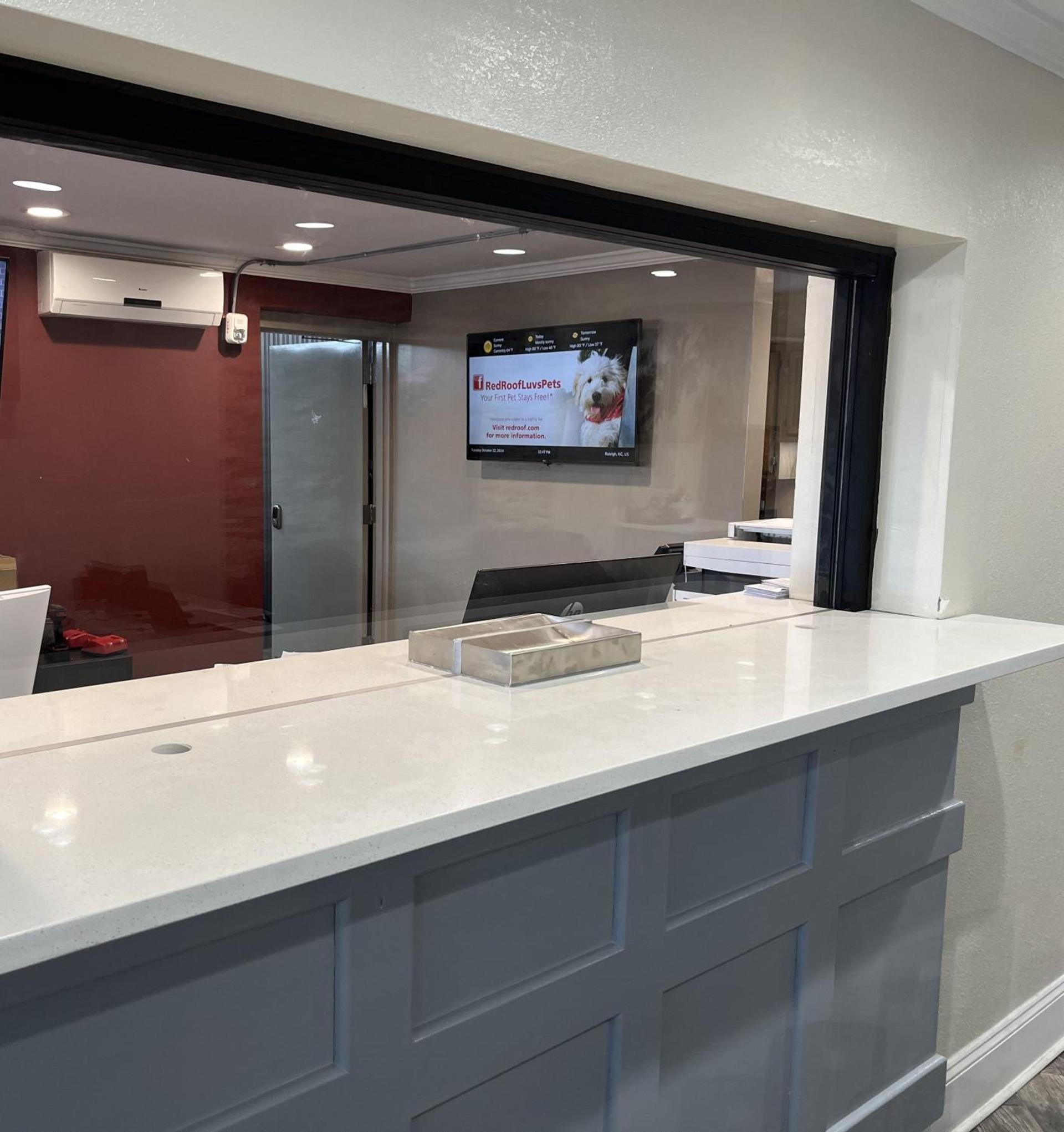 Red Roof Inn Raleigh Northeast - Downtown photo 18