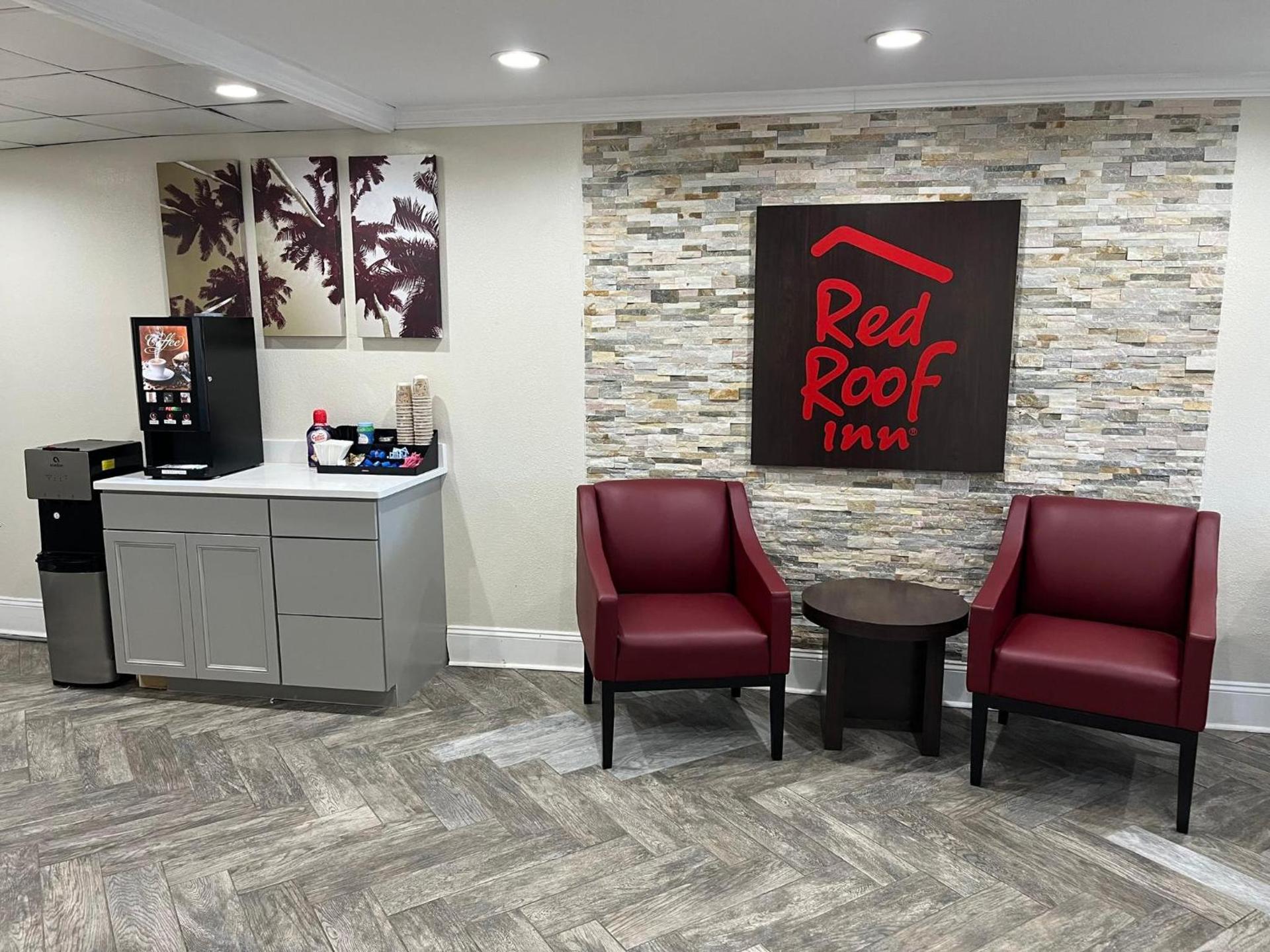 Red Roof Inn Raleigh Northeast - Downtown photo 19