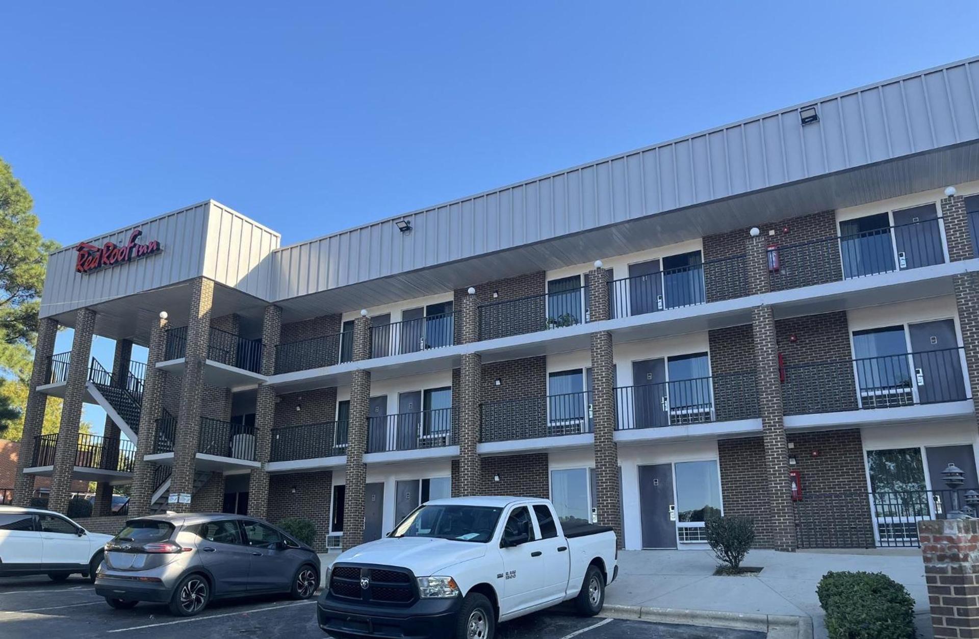 Red Roof Inn Raleigh Northeast - Downtown photo 8
